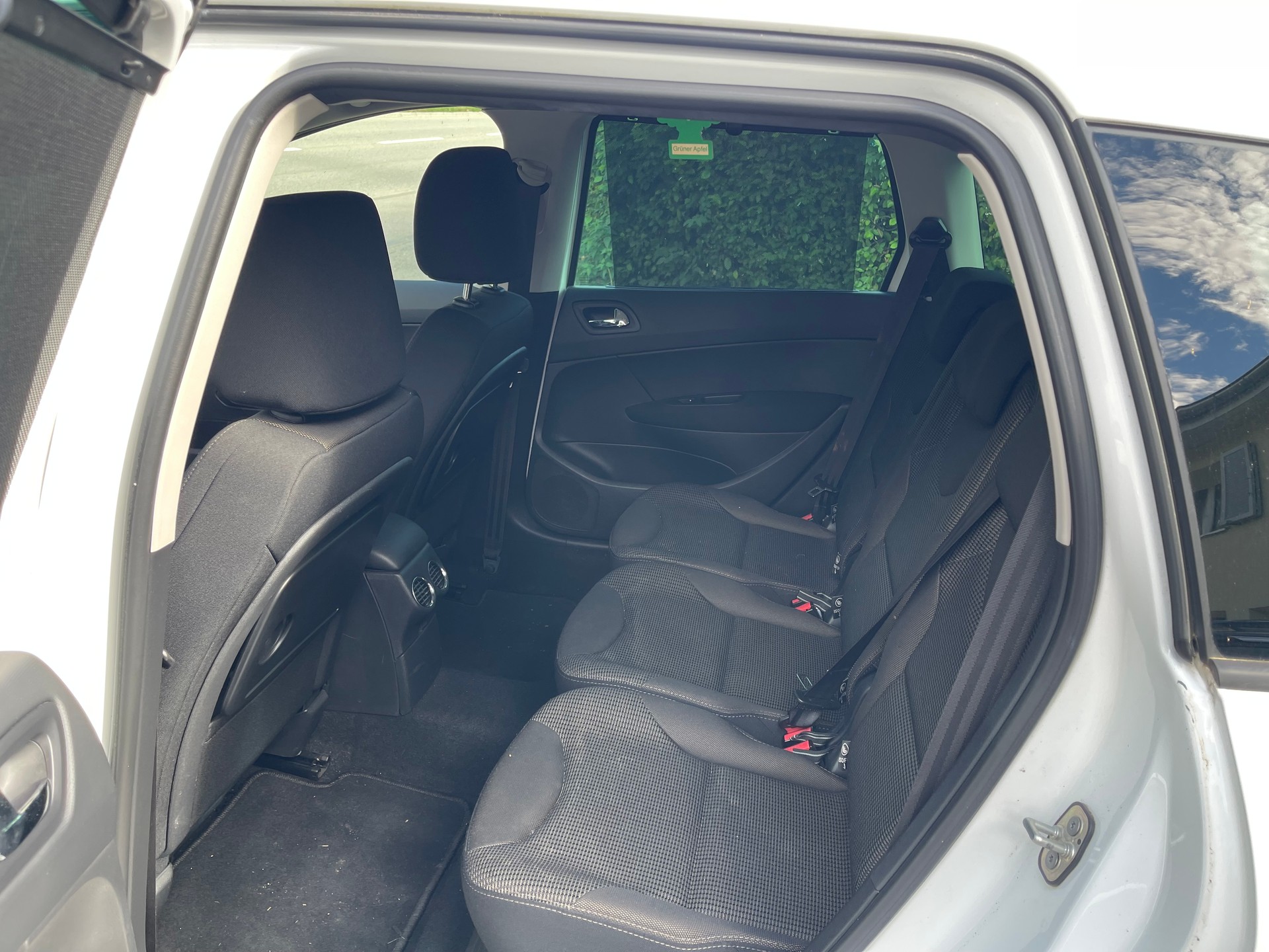 PEUGEOT 308 SW 1.6 16V Turbo Swiss Edition-image-7