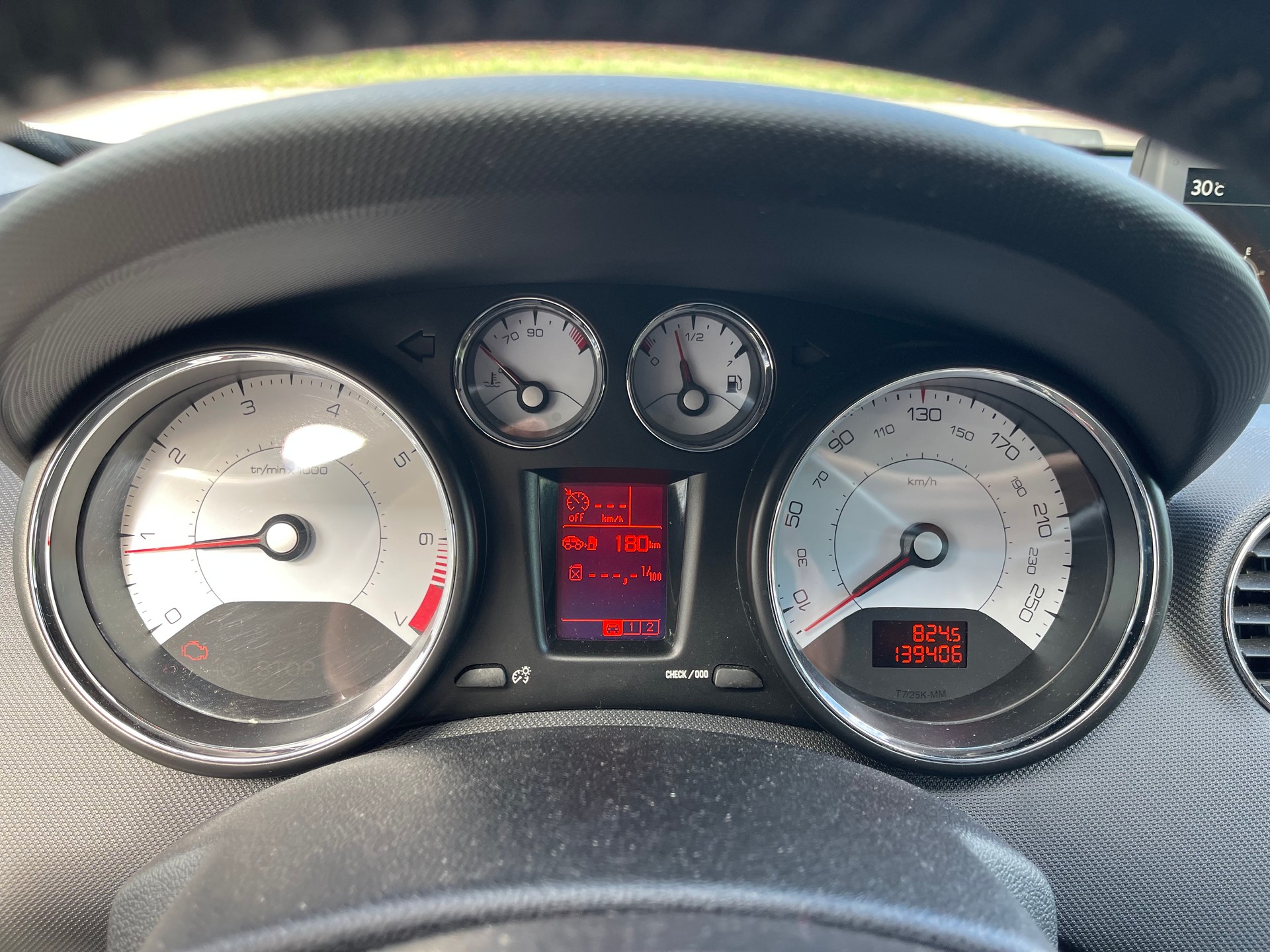 PEUGEOT 308 SW 1.6 16V Turbo Swiss Edition-image-12