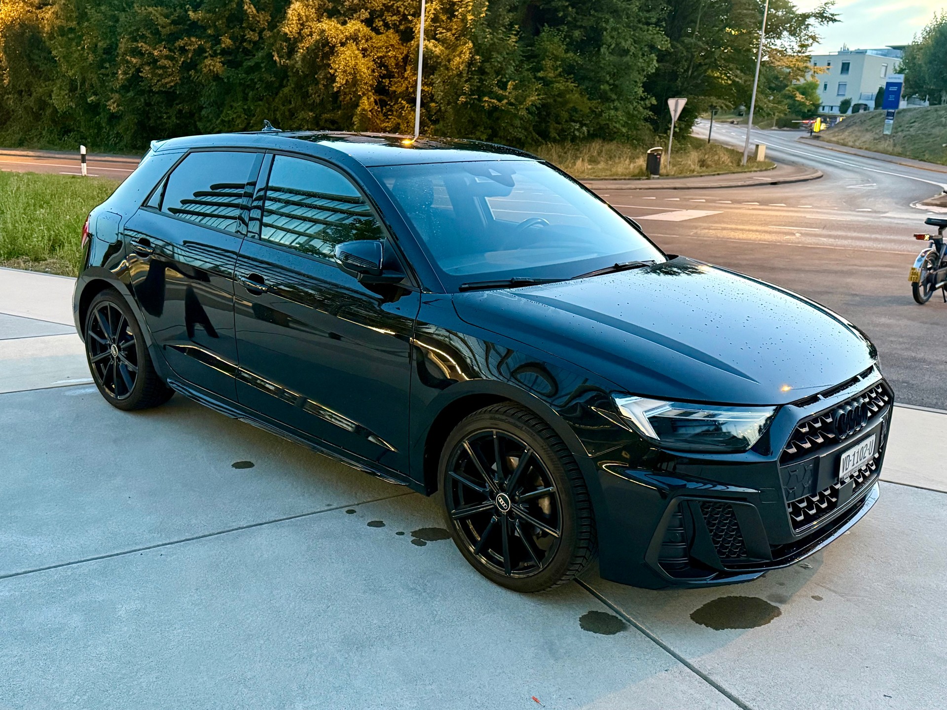 AUDI 1.0 30 TFSI S Line Attraction S-Tronic-image-0