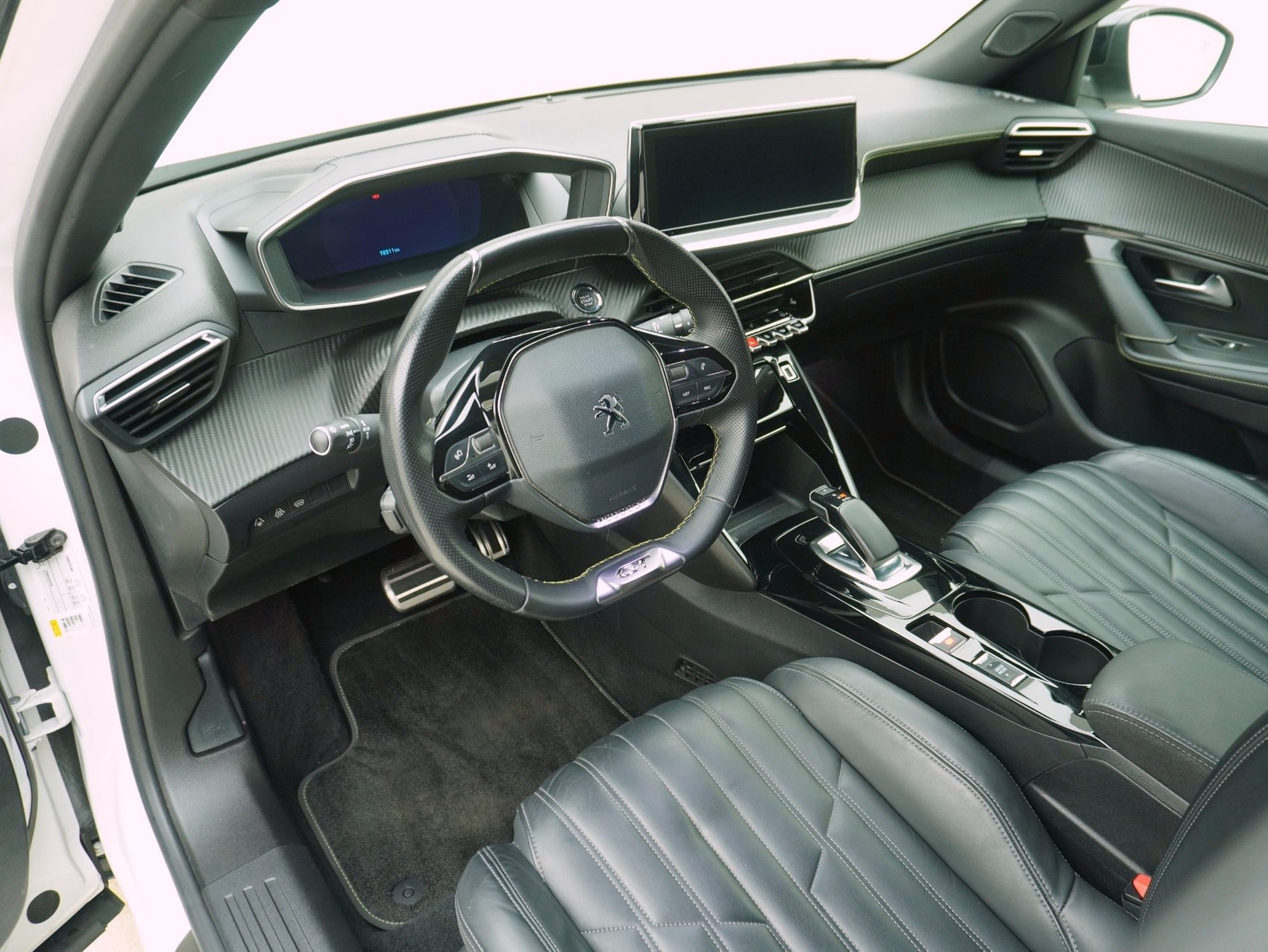 PEUGEOT 2008 e-GT-image-8
