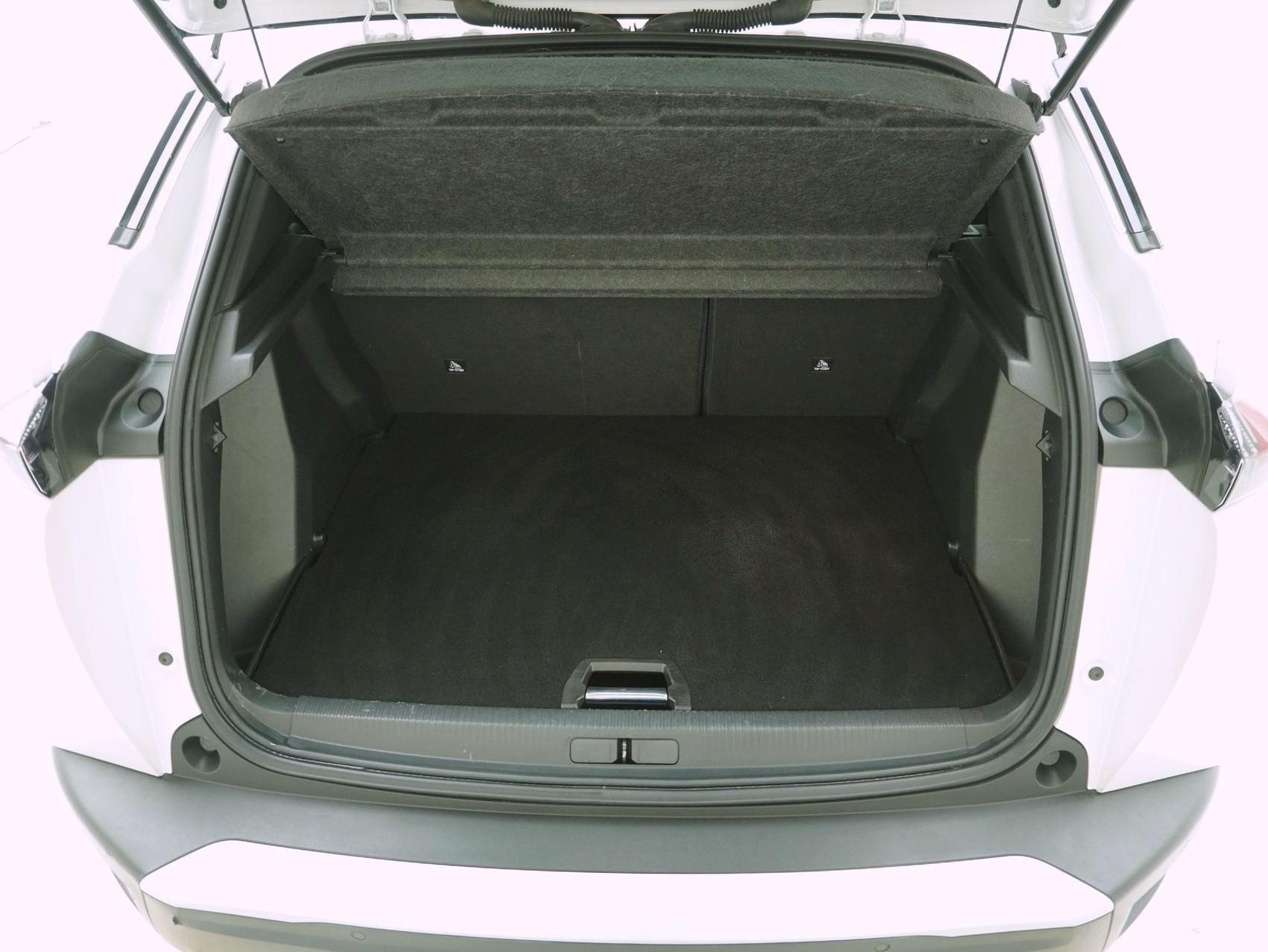 PEUGEOT 2008 e-GT-image-10