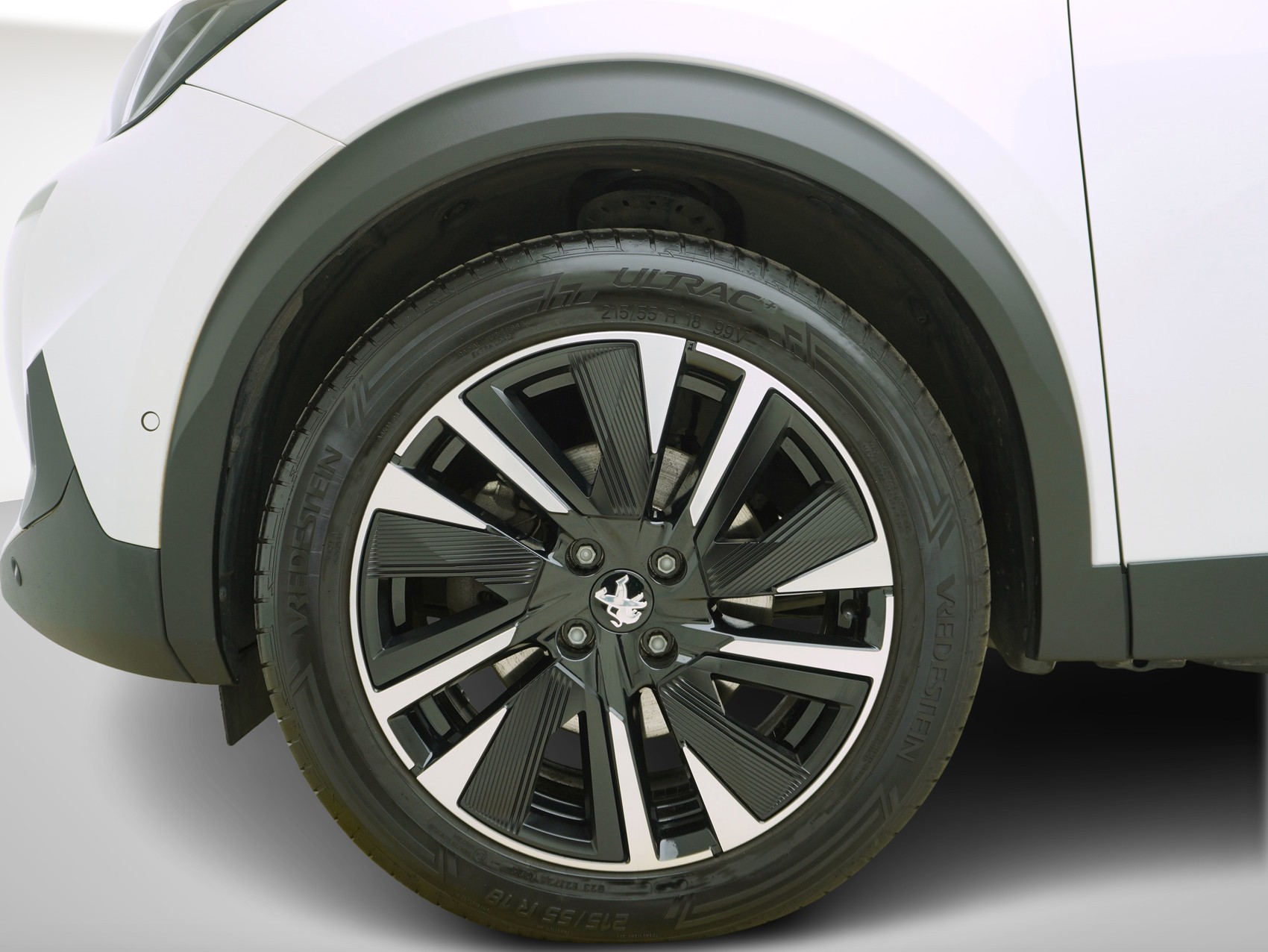PEUGEOT 2008 e-GT-image-6
