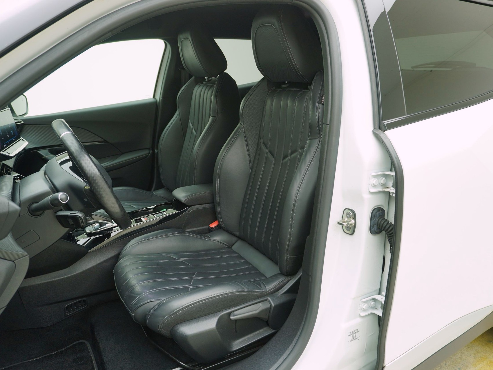 PEUGEOT 2008 e-GT-image-7
