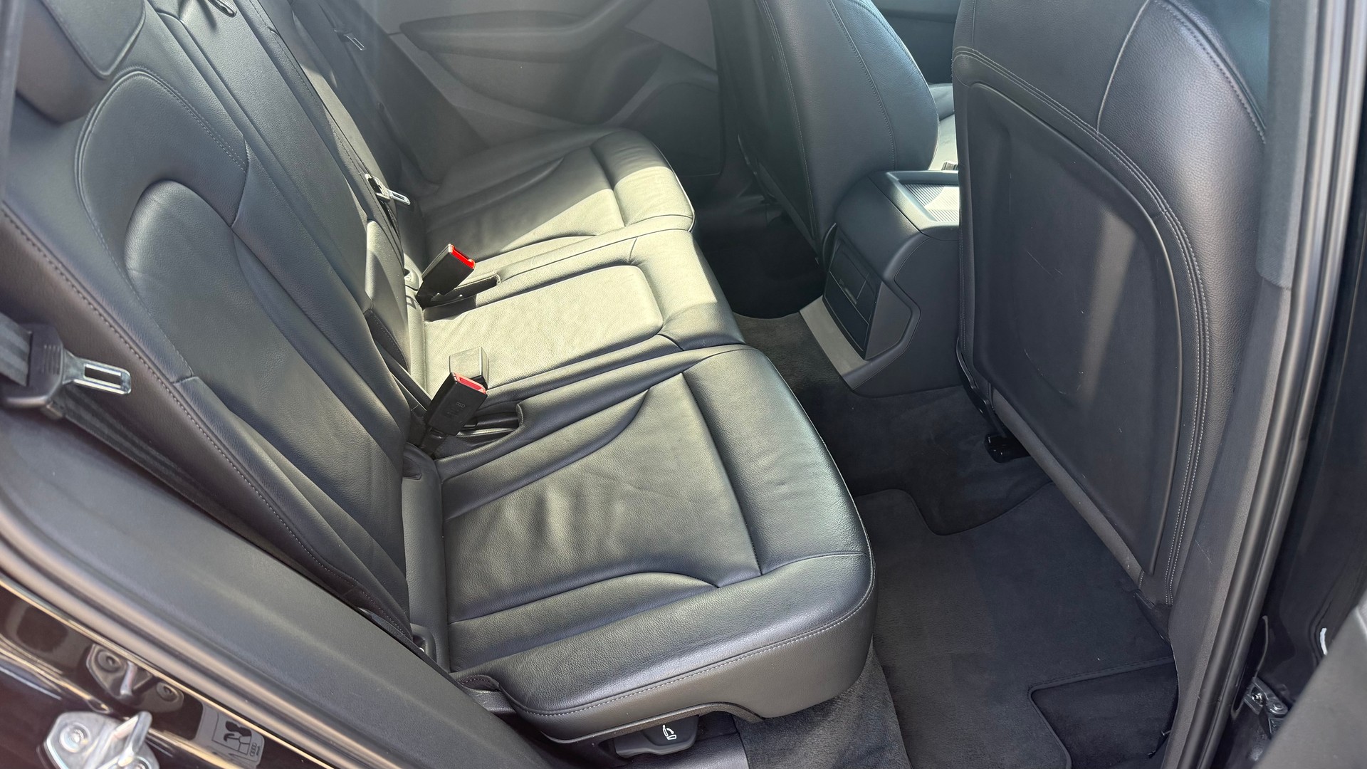 AUDI Q5 2.0 TFSI quattro S-tronic-image-12