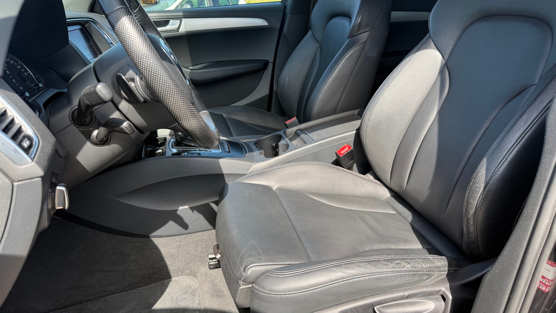 AUDI Q5 2.0 TFSI quattro S-tronic-showroom-element-2