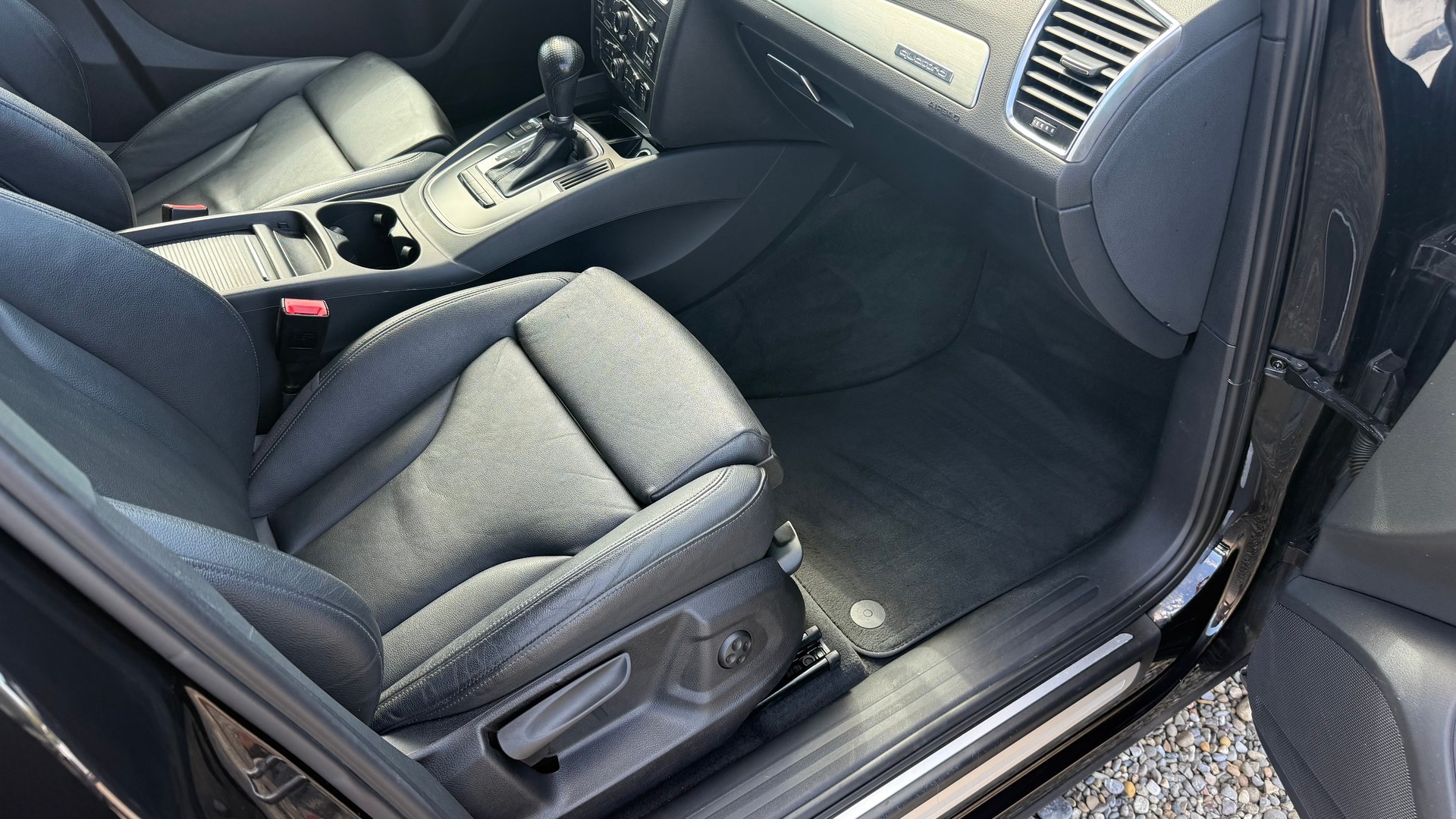 AUDI Q5 2.0 TFSI quattro S-tronic-image-9