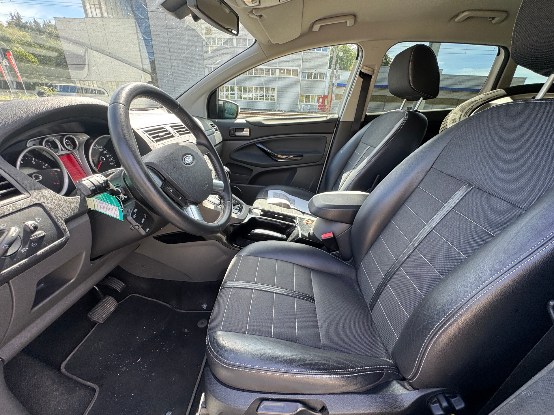 FORD Kuga 2.5 Turbo Titanium 4WD Automatic-image-11