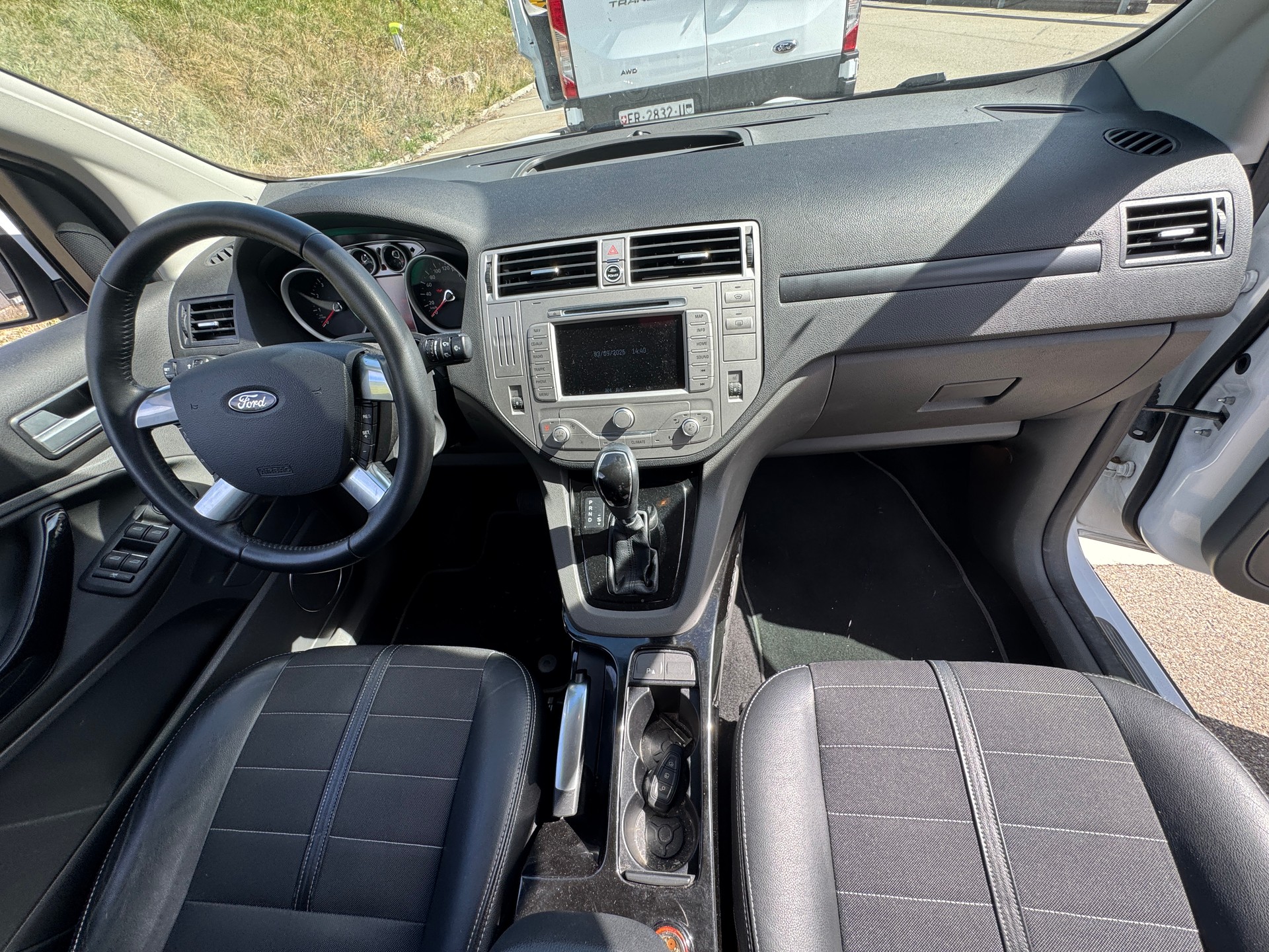 FORD Kuga 2.5 Turbo Titanium 4WD Automatic-image-9