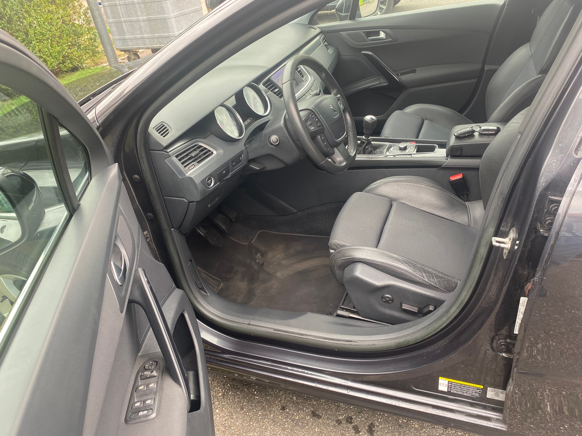 PEUGEOT 508 SW 1.6 16V T Allure-image-7