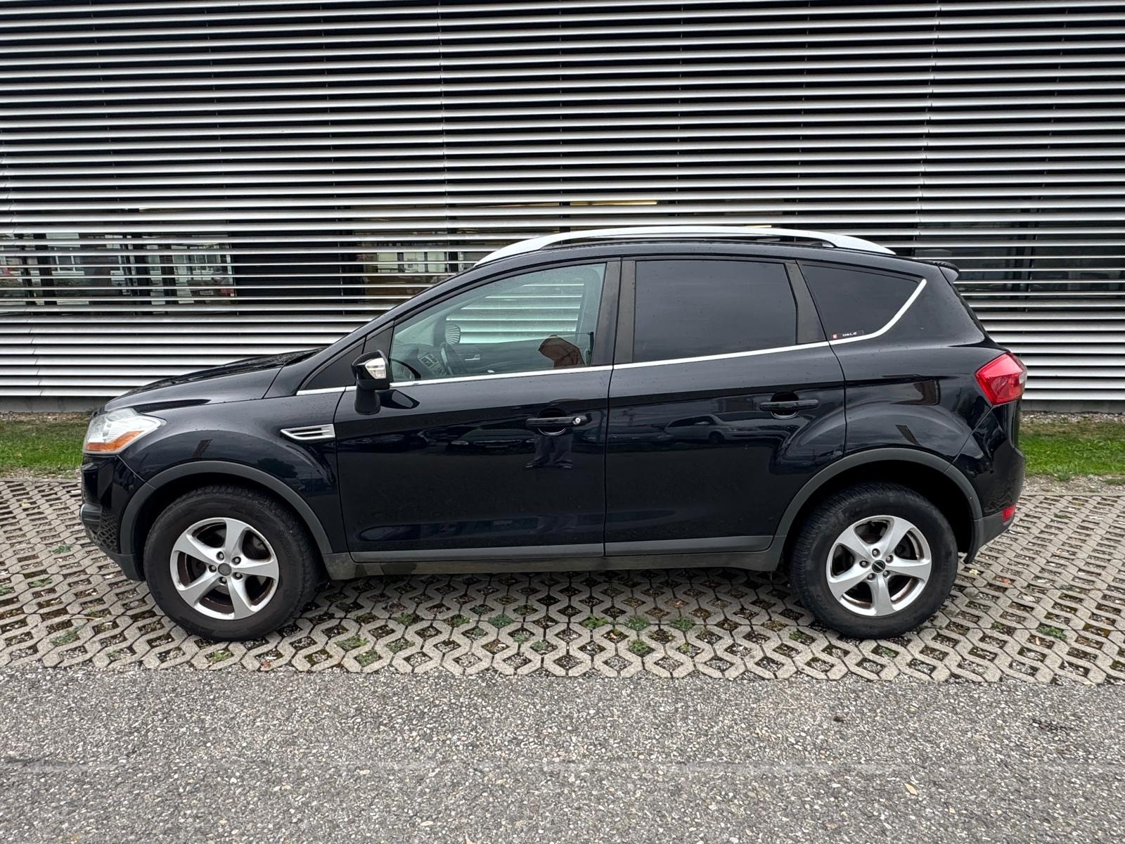 FORD Kuga 2.0 TDCi Titanium 4WD PowerShift-image-2