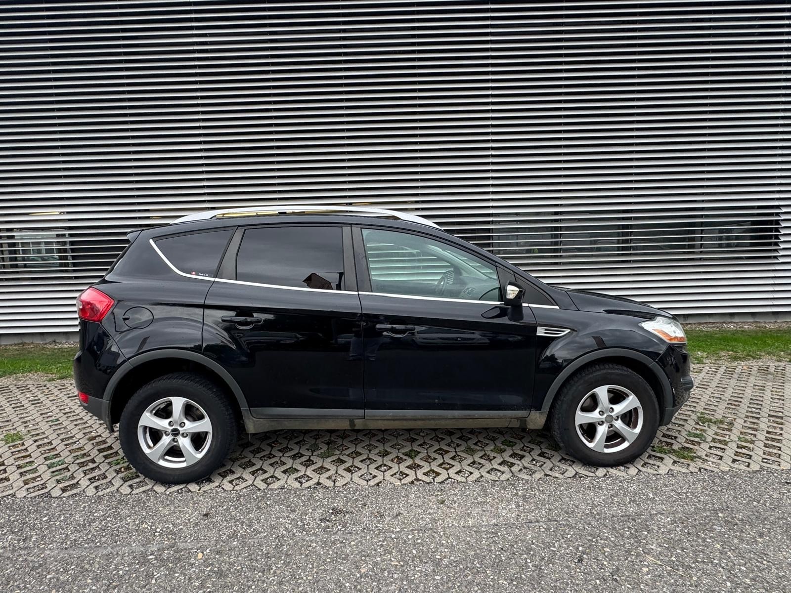 FORD Kuga 2.0 TDCi Titanium 4WD PowerShift-image-4