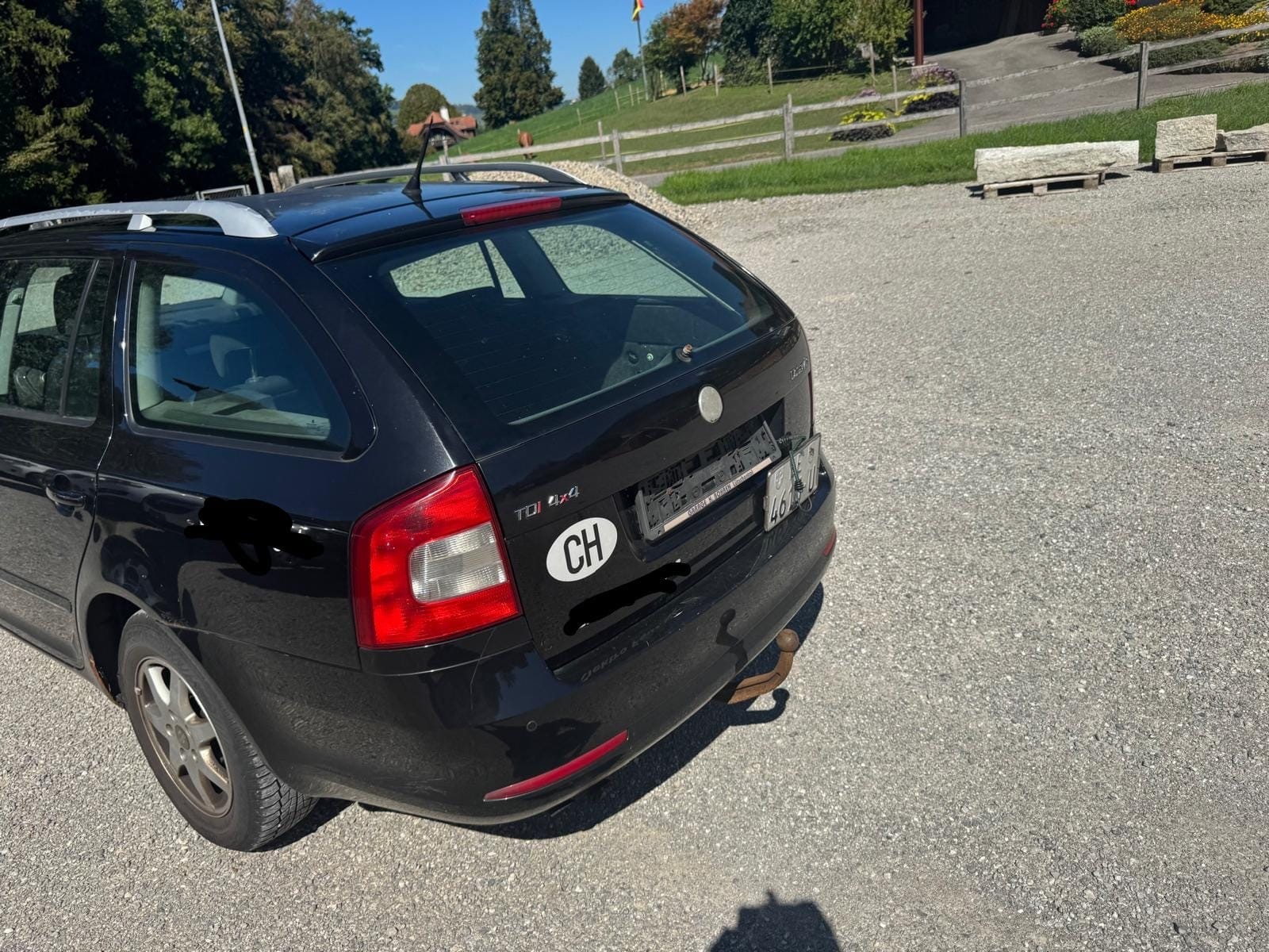 SKODA Octavia Combi 2.0 TDI Adventure 4x4-image-2