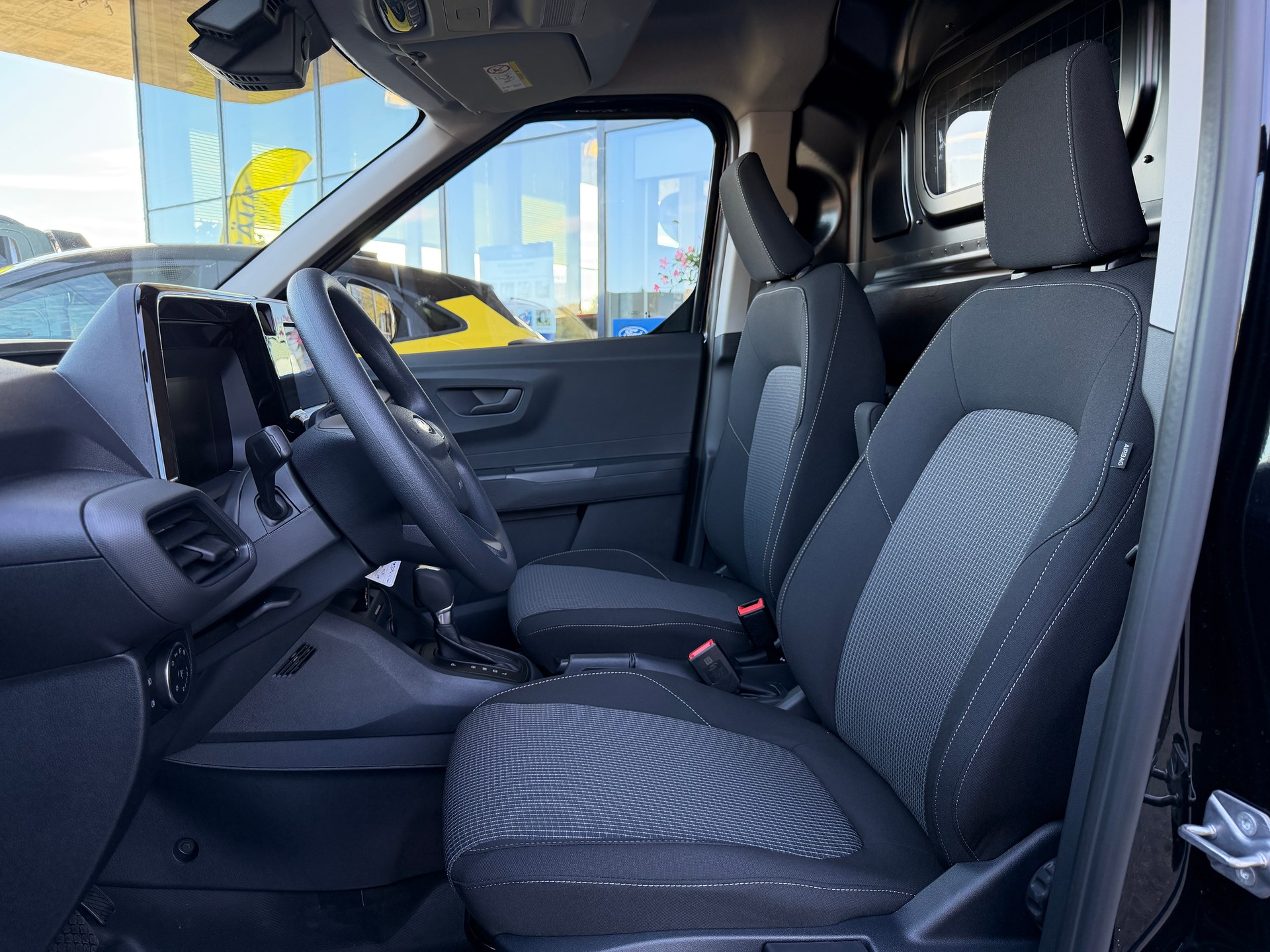 FORD Transit Courier Van 1.0 EcoBoost Trend Automat-image-7