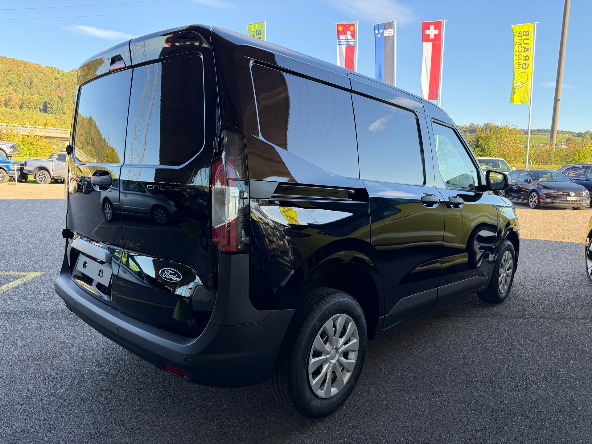 FORD Transit Courier Van 1.0 EcoBoost Trend Automat-image-5