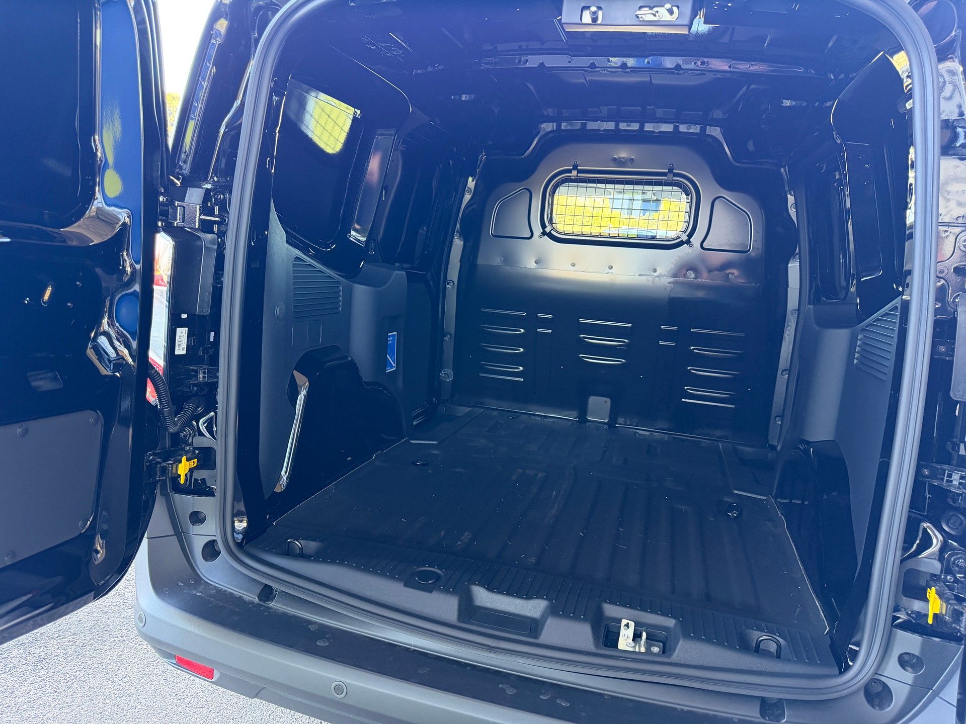 FORD Transit Courier Van 1.0 EcoBoost Trend Automat-image-9