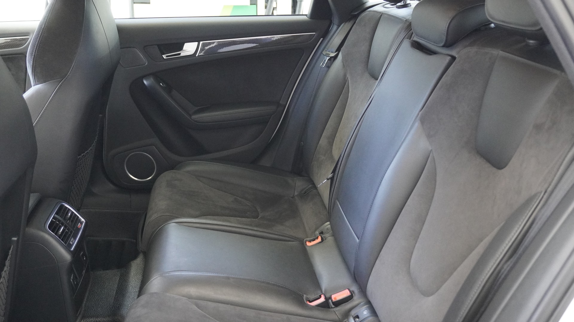 AUDI RS4 Avant 4.2 FSI V8 quattro S-tronic-image-4