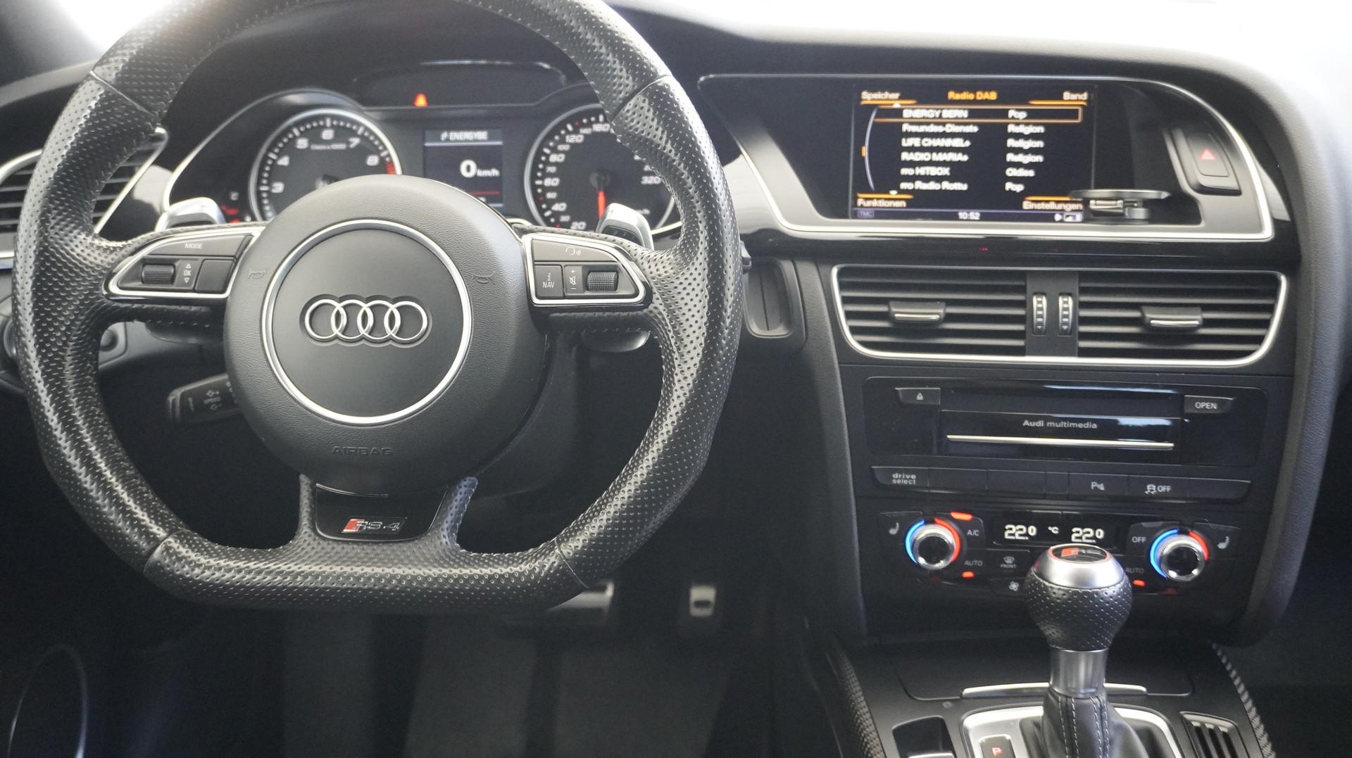 AUDI RS4 Avant 4.2 FSI V8 quattro S-tronic-image-2