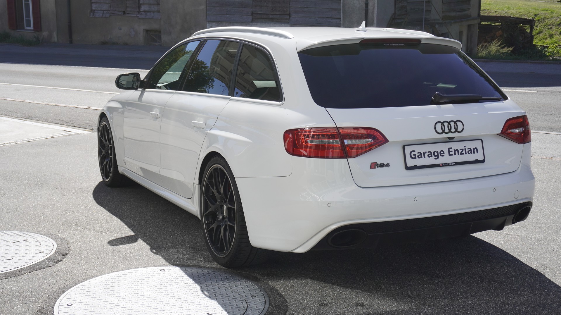 AUDI RS4 Avant 4.2 FSI V8 quattro S-tronic-image-11