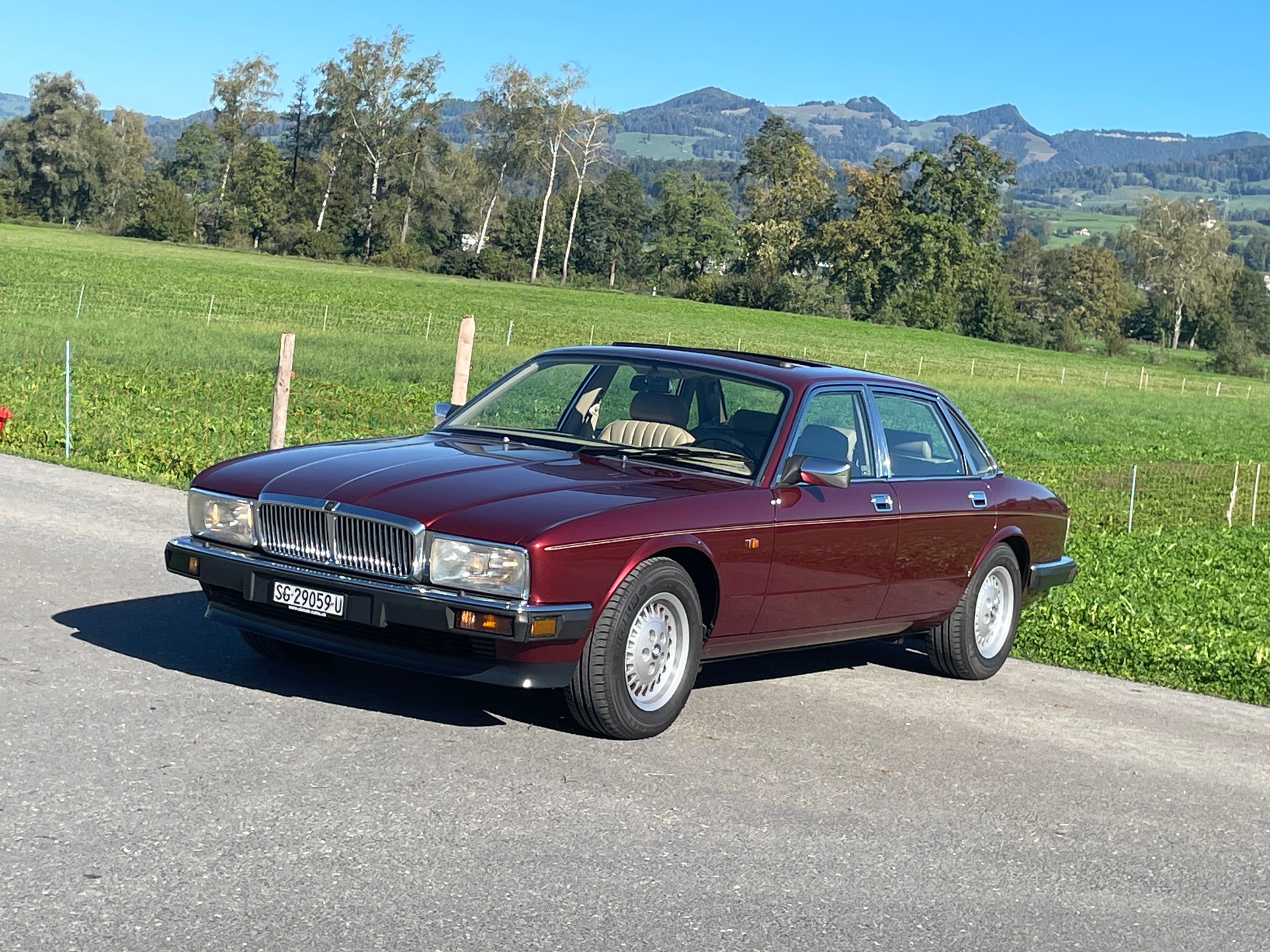 JAGUAR XJ6 4.0 Sovereign-image-1
