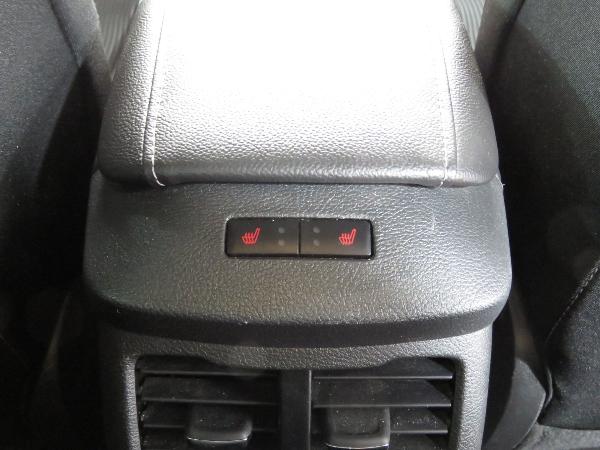 FORD Mondeo 2.0 HEV Titanium eCVT (Automat)-image-13