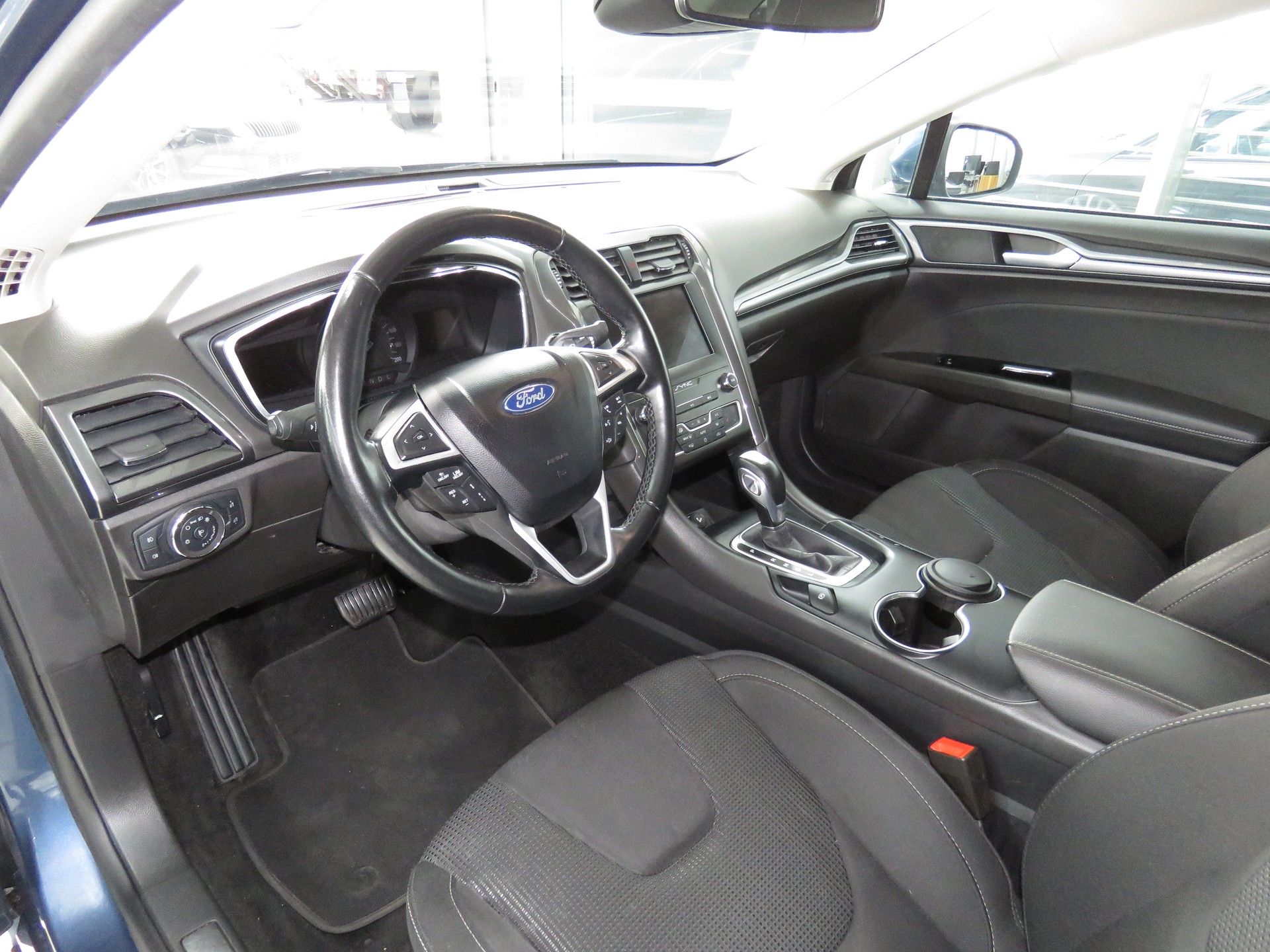 FORD Mondeo 2.0 HEV Titanium eCVT (Automat)-image-6