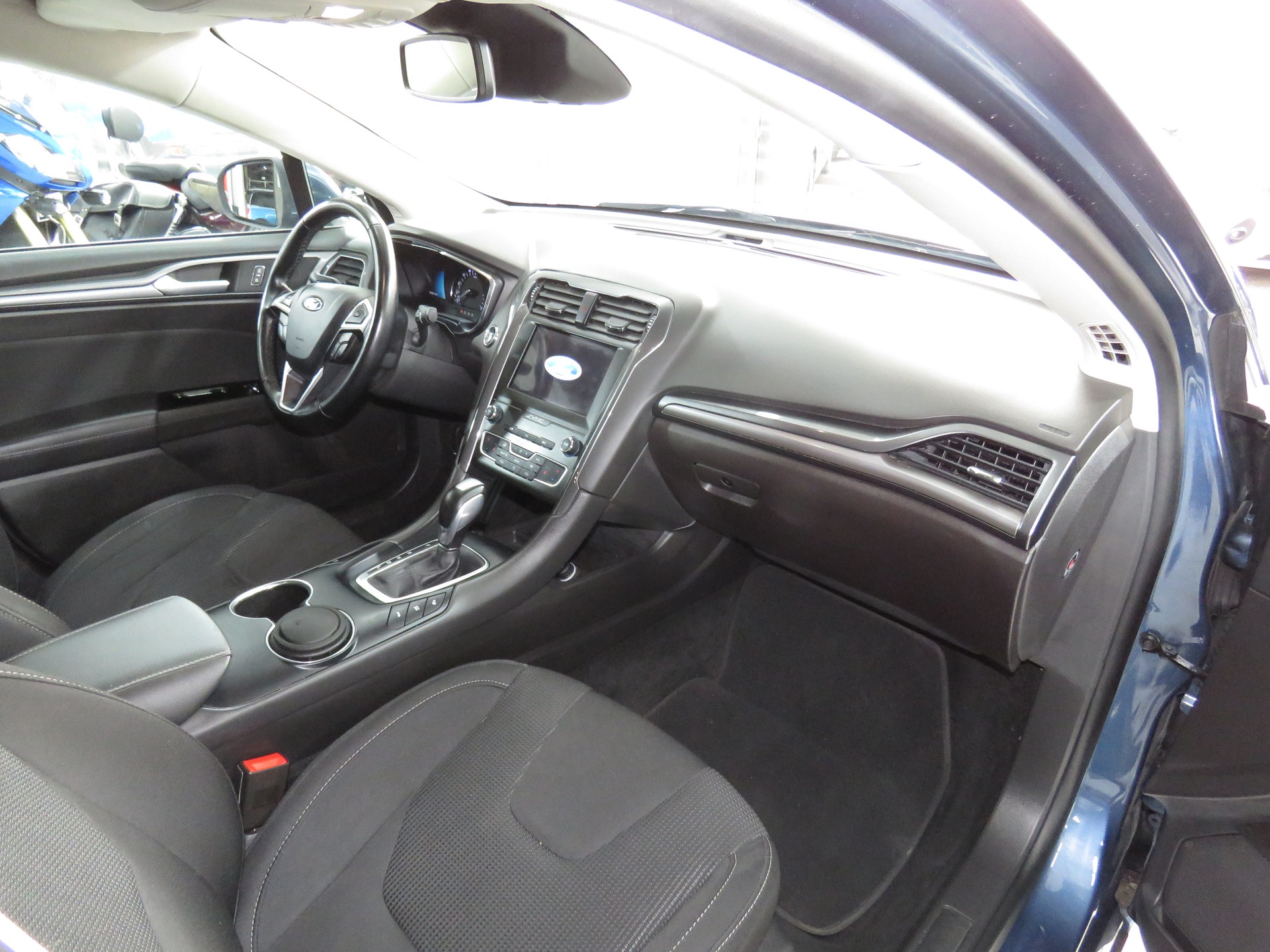FORD Mondeo 2.0 HEV Titanium eCVT (Automat)-image-10