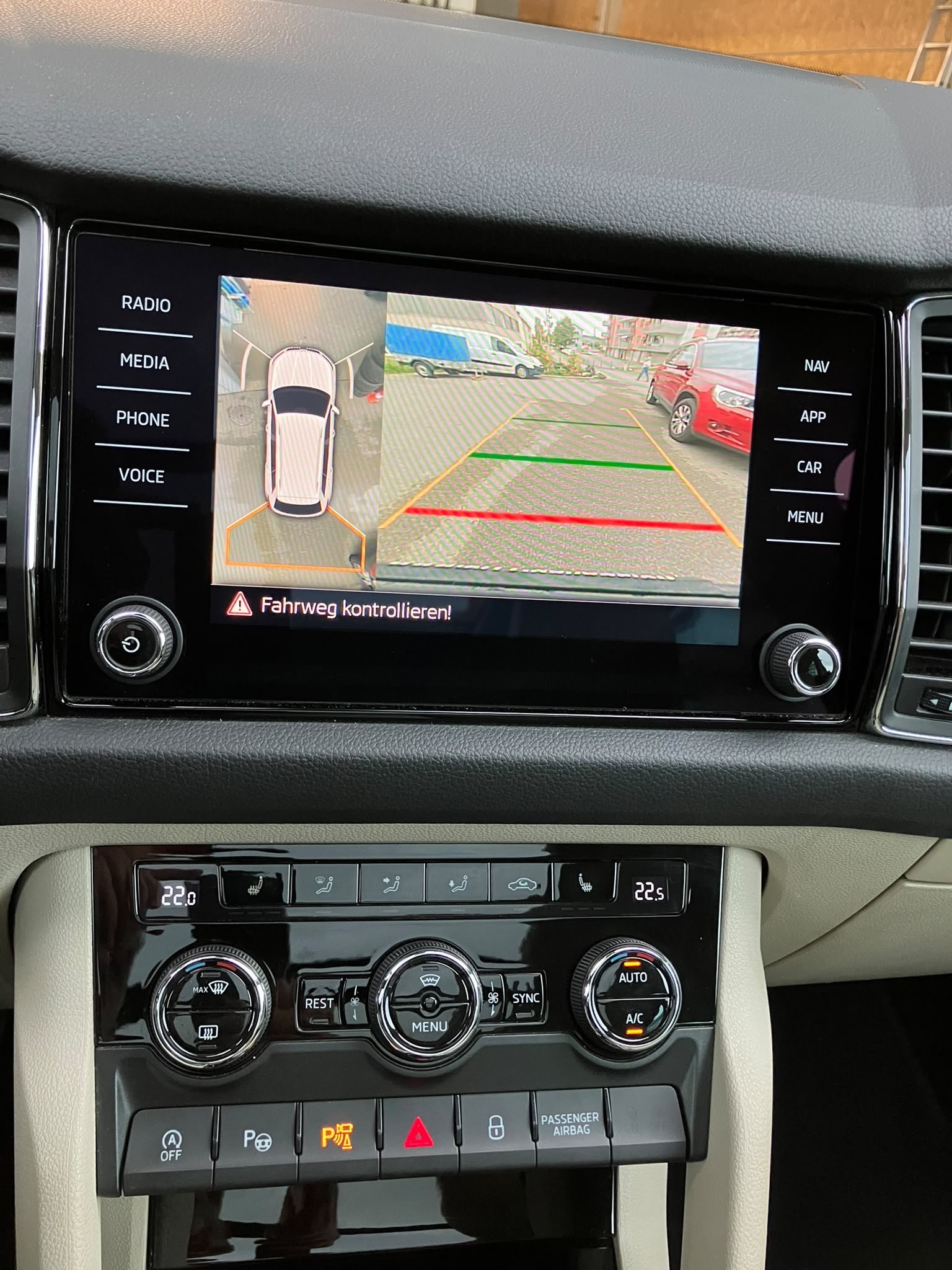 SKODA Kodiaq 2.0 TDI CR Style 4x4 DSG-image-13