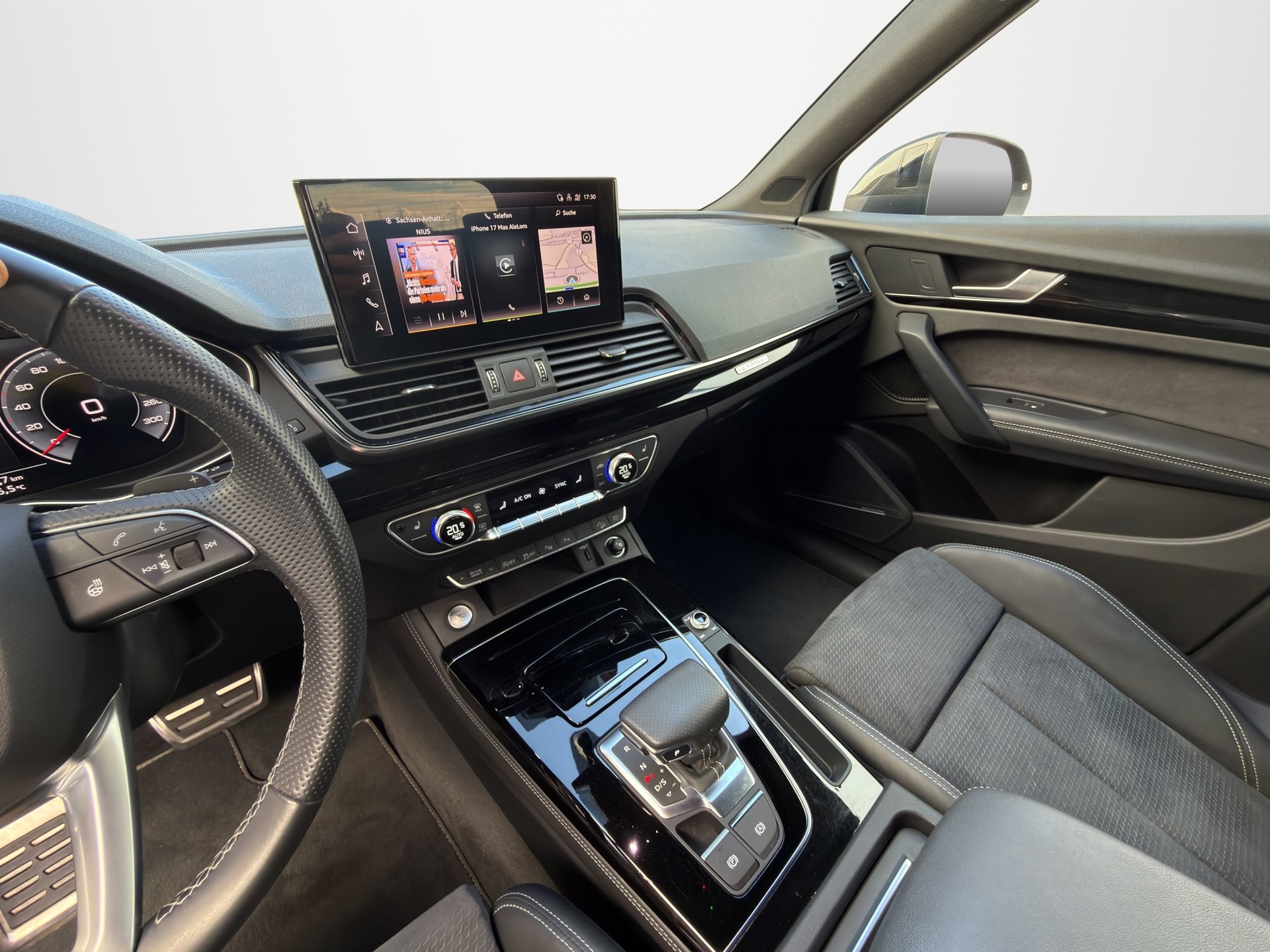 AUDI Q5 2.0 40 TDI - S Line - quattro *Black Edition*-image-19