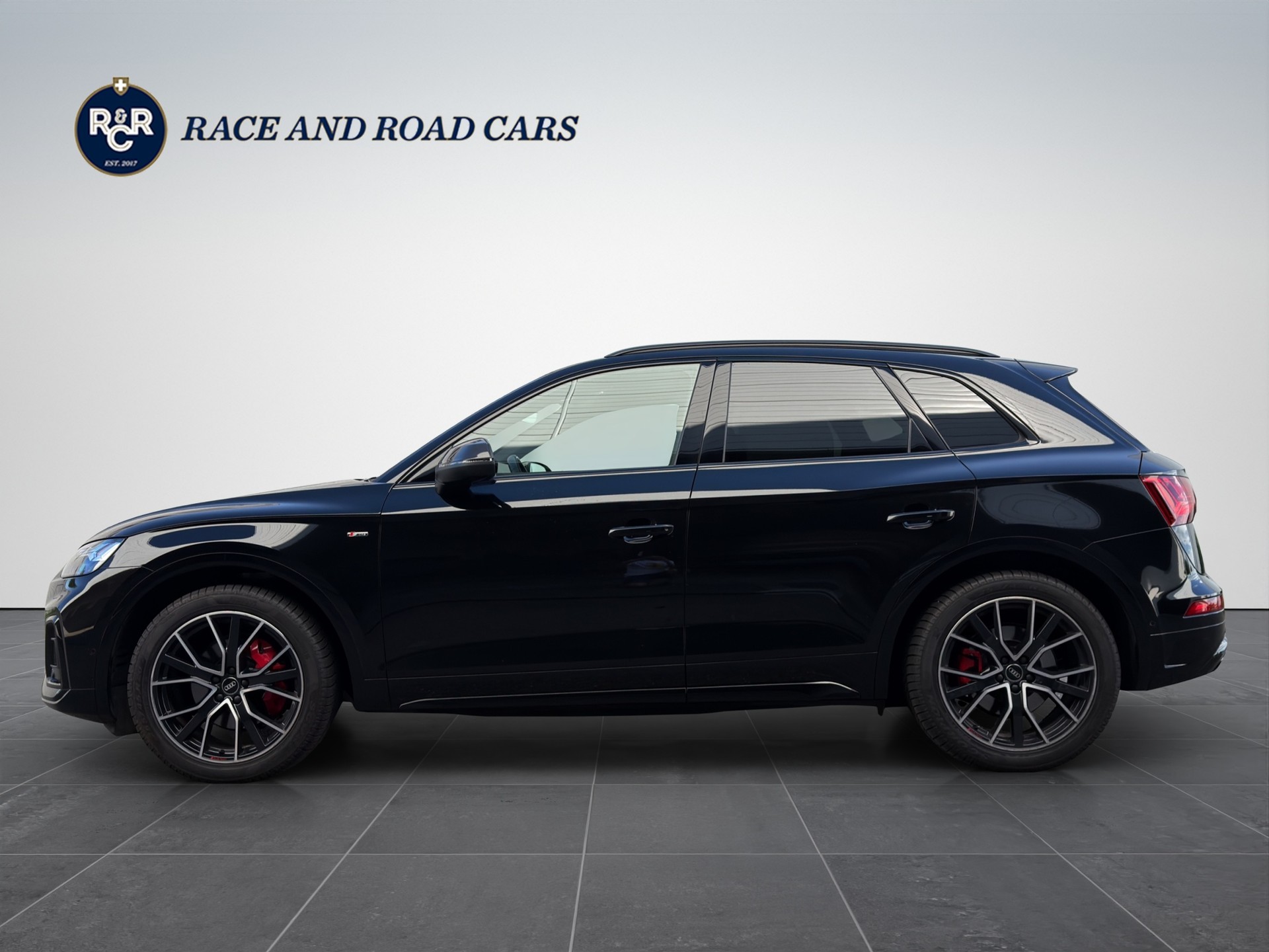 AUDI Q5 2.0 40 TDI - S Line - quattro *Black Edition*-image-8