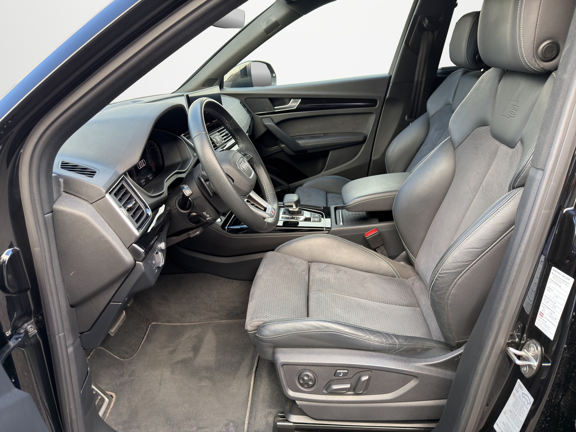 AUDI Q5 2.0 40 TDI - S Line - quattro *Black Edition*-image-10
