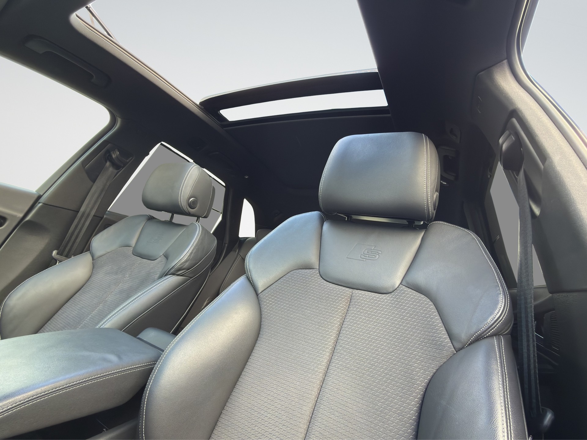 AUDI Q5 2.0 40 TDI - S Line - quattro *Black Edition*-image-13