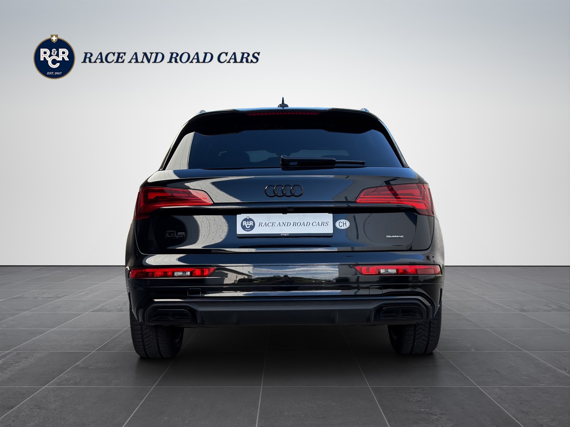 AUDI Q5 2.0 40 TDI - S Line - quattro *Black Edition*-image-6