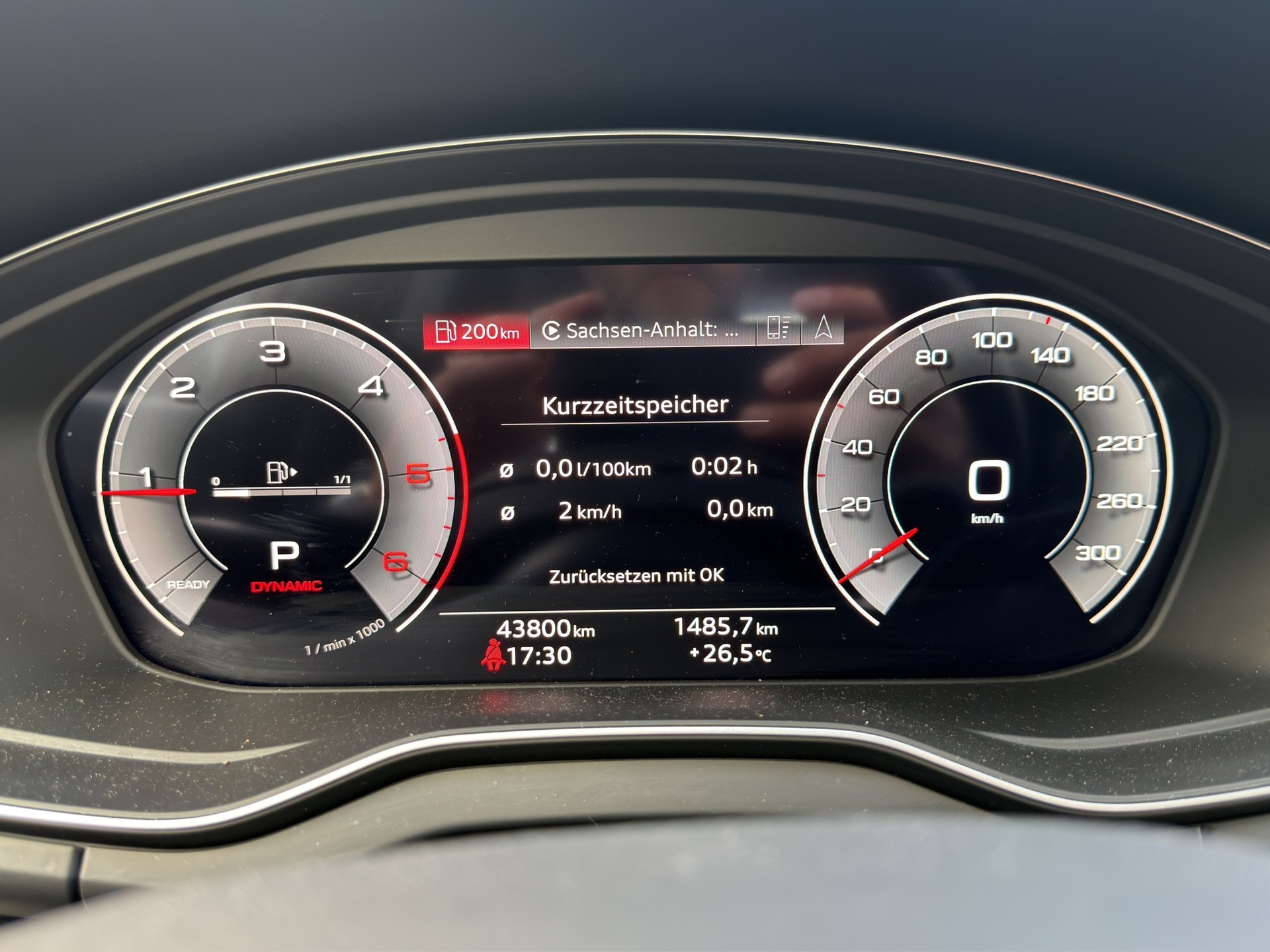 AUDI Q5 2.0 40 TDI - S Line - quattro *Black Edition*-image-18