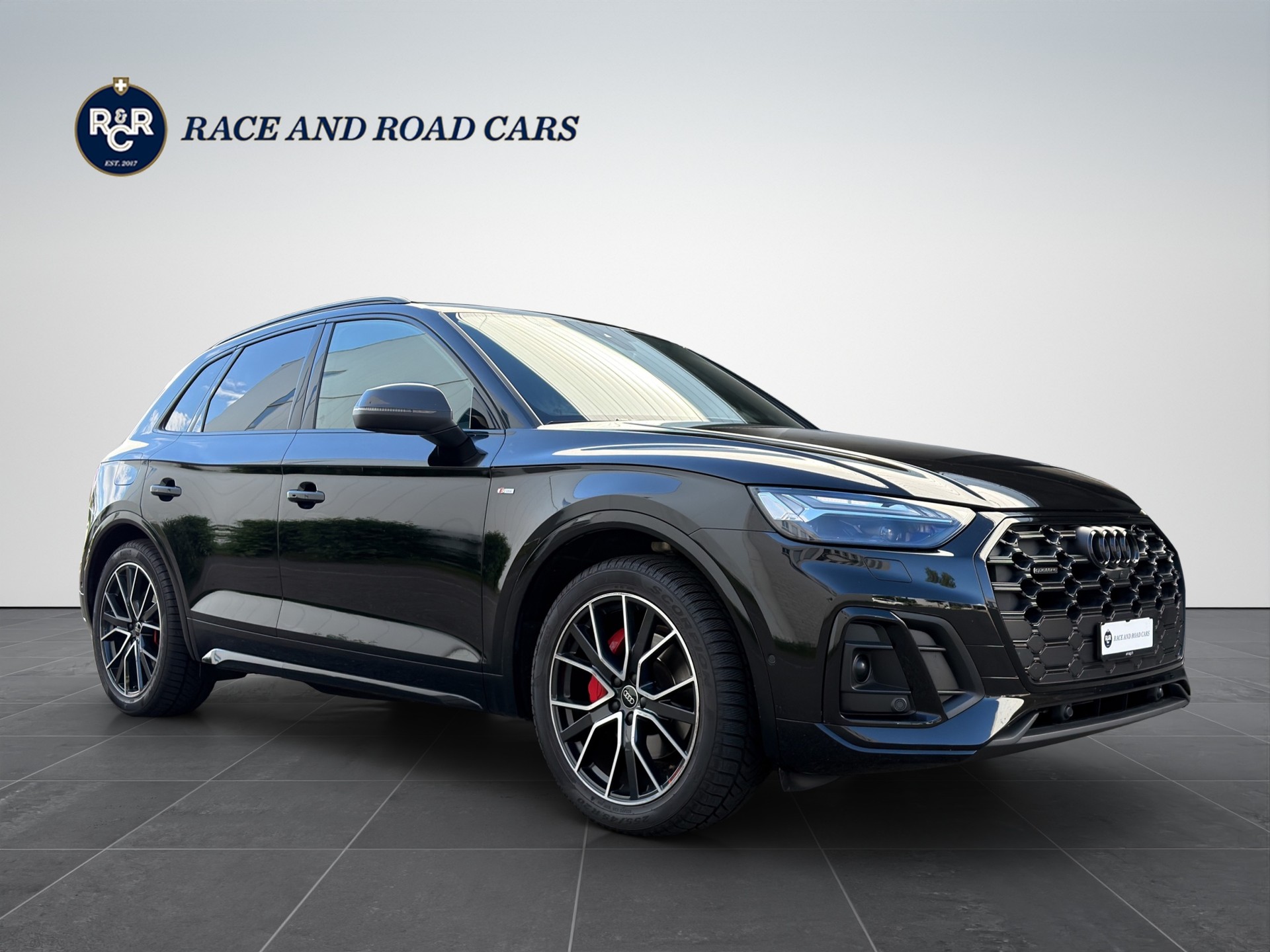 AUDI Q5 2.0 40 TDI - S Line - quattro *Black Edition*-image-2