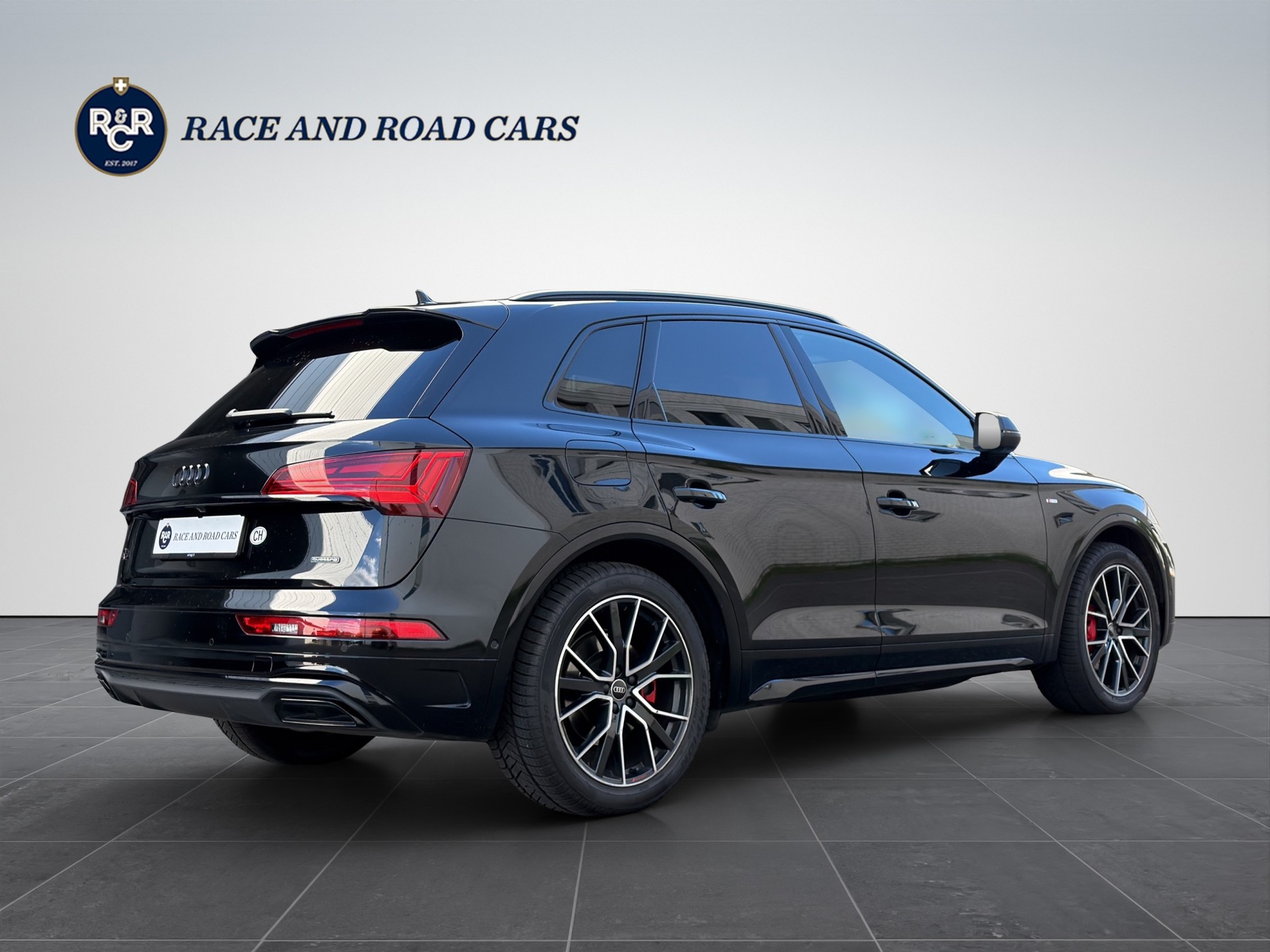 AUDI Q5 2.0 40 TDI - S Line - quattro *Black Edition*-image-4