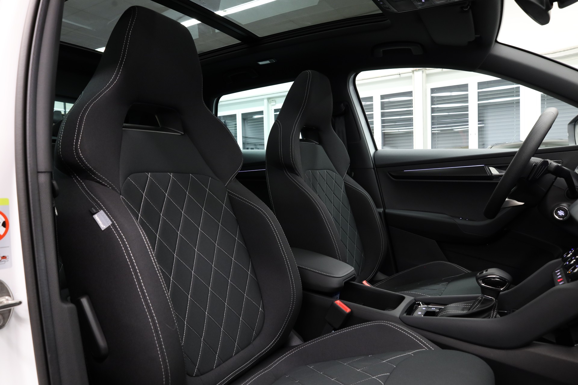 SKODA Karoq 1.5 TSI SportLine DSG-image-17