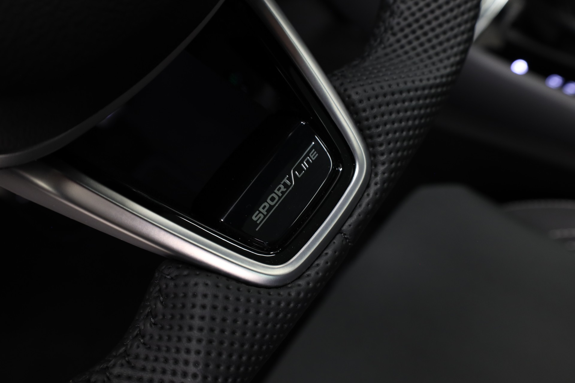 SKODA Karoq 1.5 TSI SportLine DSG-image-24