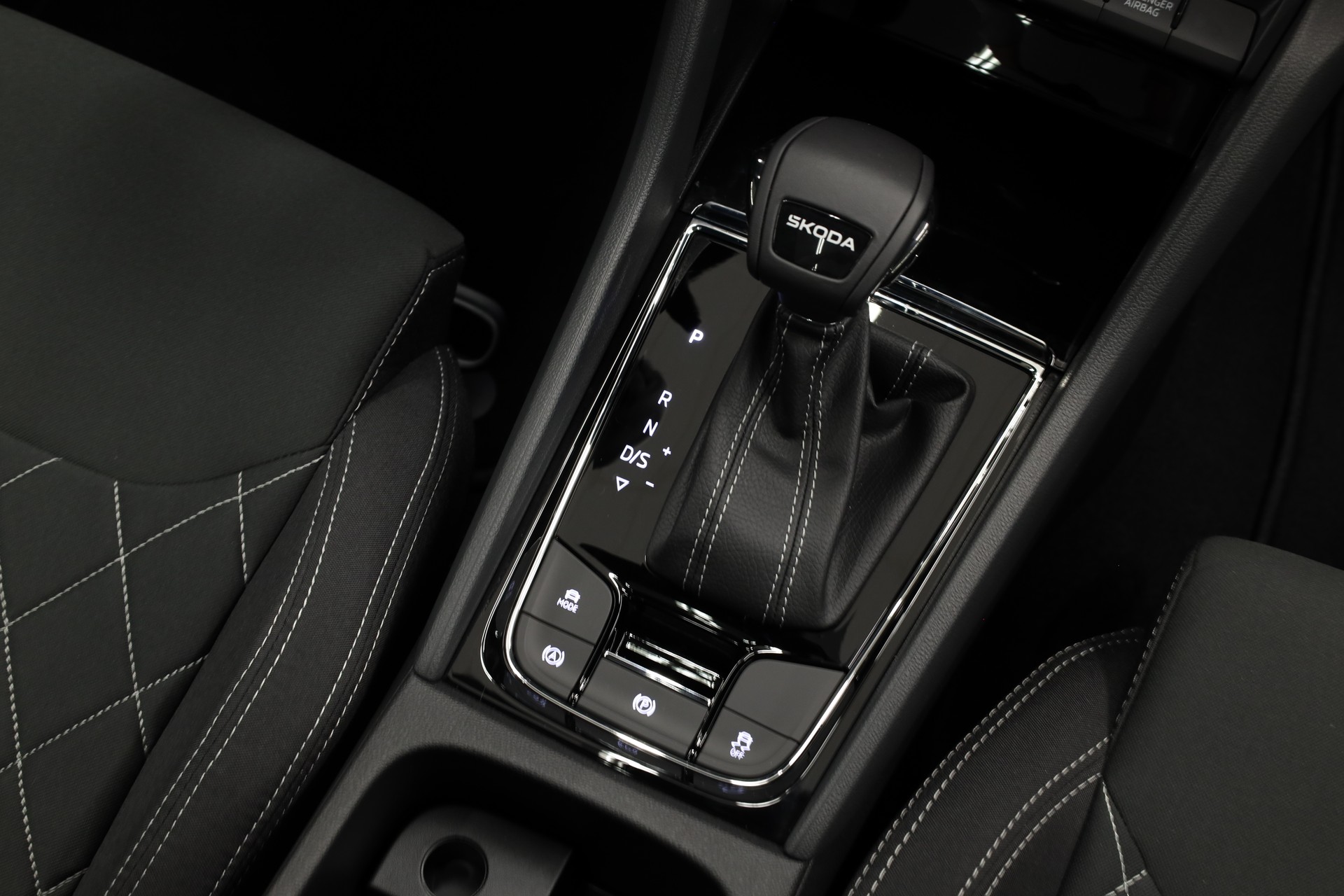 SKODA Karoq 1.5 TSI SportLine DSG-image-20