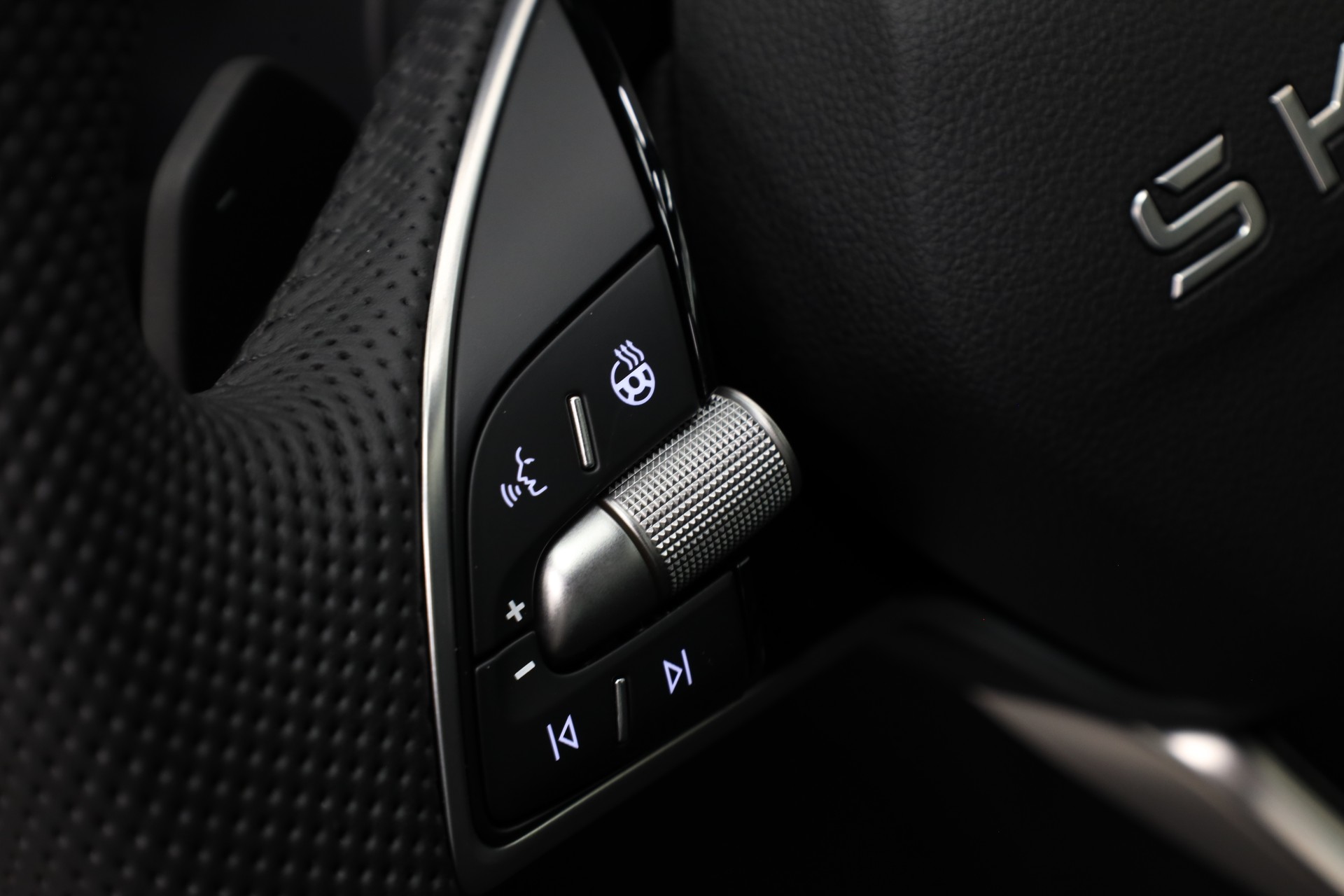 SKODA Karoq 1.5 TSI SportLine DSG-image-23