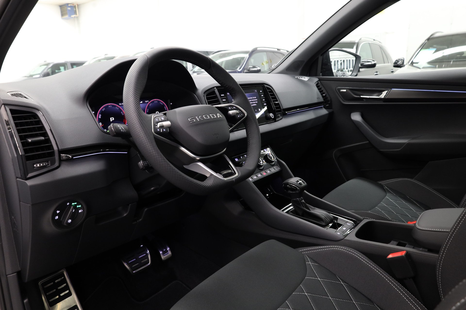 SKODA Karoq 1.5 TSI SportLine DSG-image-16