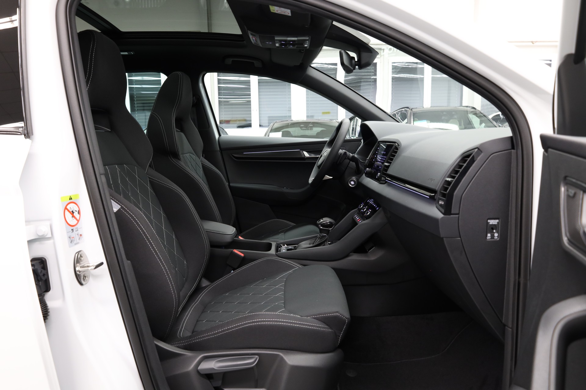 SKODA Karoq 1.5 TSI SportLine DSG-image-15