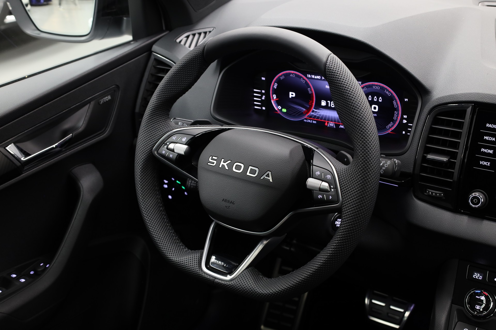 SKODA Karoq 1.5 TSI SportLine DSG-image-18