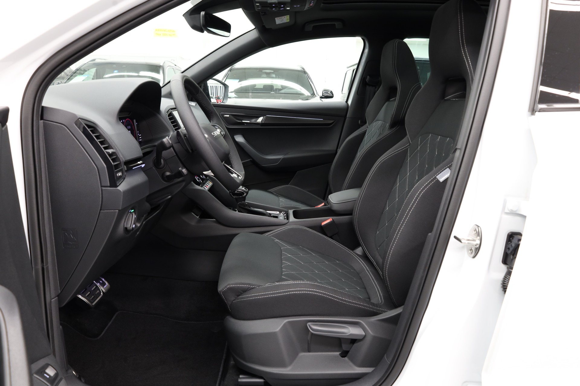 SKODA Karoq 1.5 TSI SportLine DSG-image-14