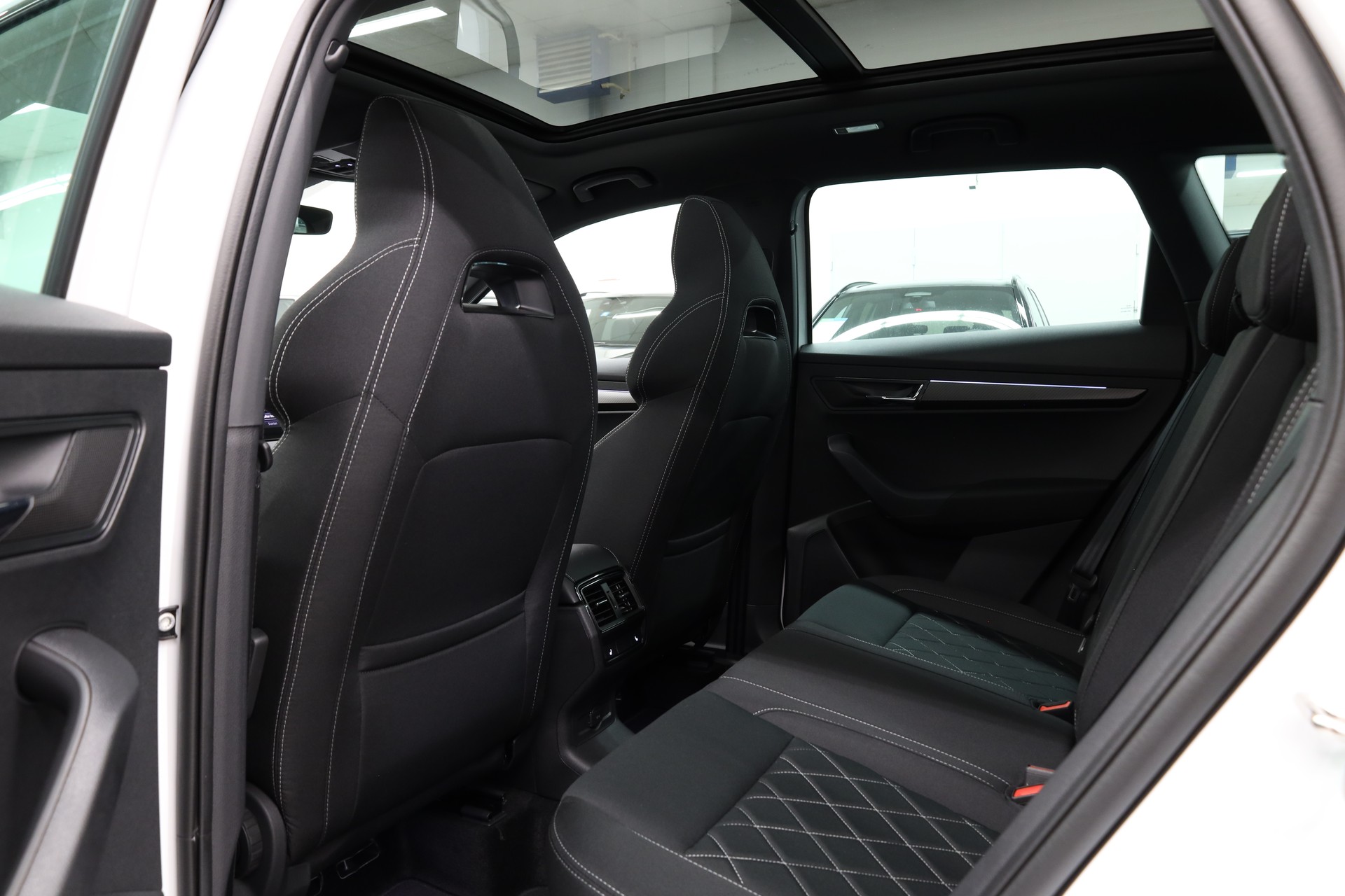 SKODA Karoq 1.5 TSI SportLine DSG-image-25