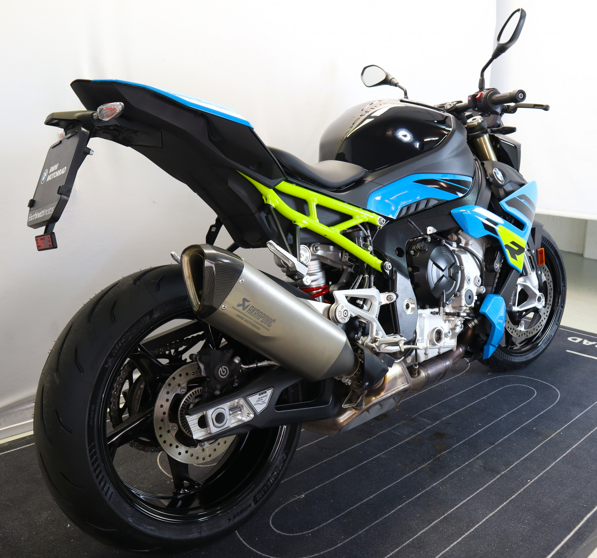 BMW S 1000 R Sport-showroom-element-2