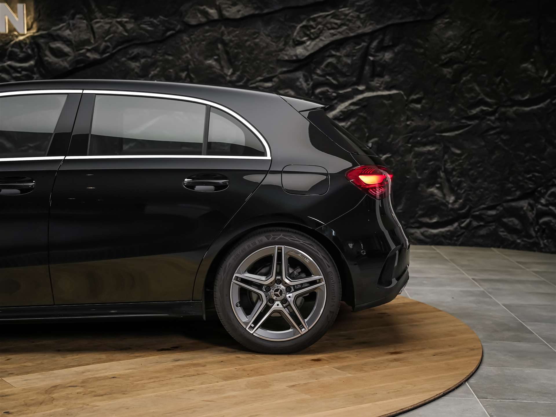 MERCEDES-BENZ A 200 AMG Line d 8G-DCT *Facelift*Werksgarantie*Multibeam LED-image-17