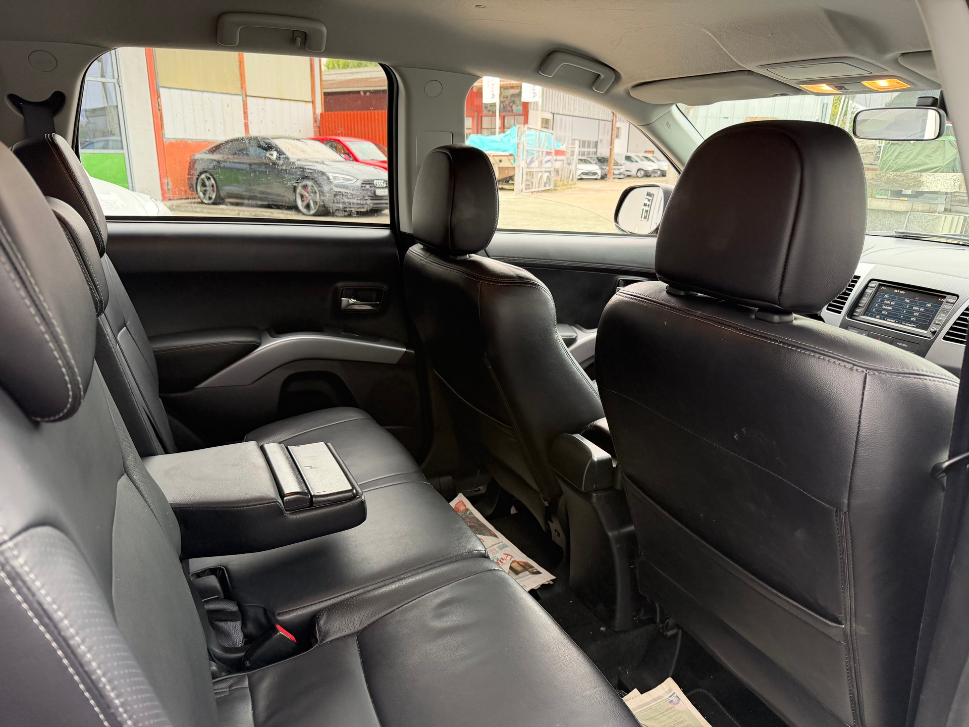 PEUGEOT 4007 2.2 HDi Lion Edition DCS6-image-10