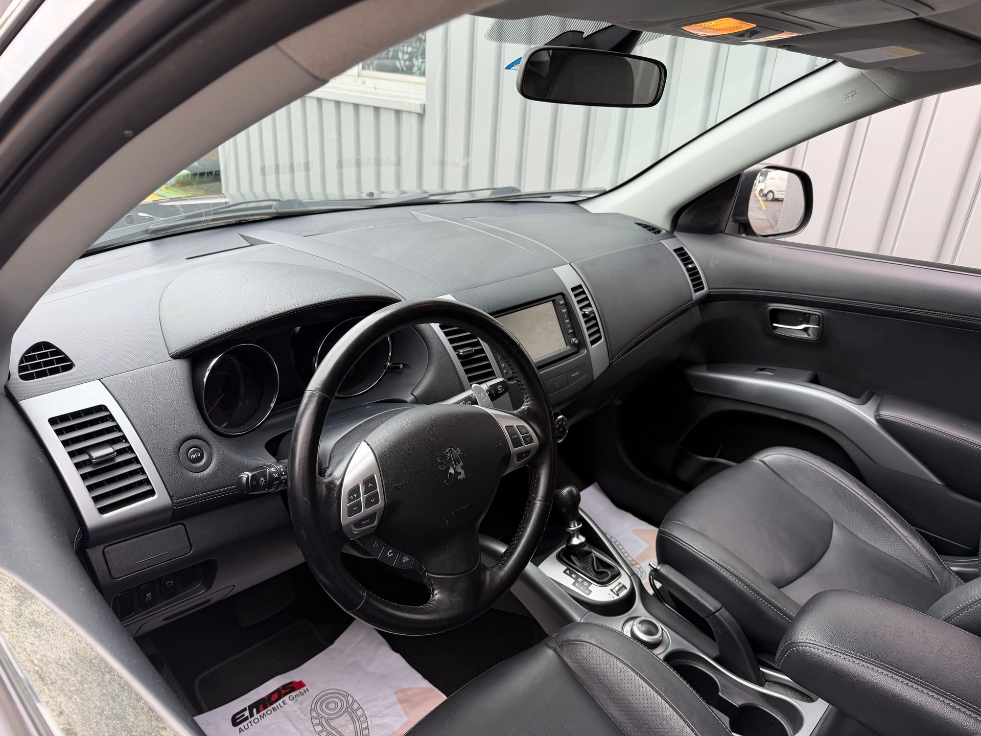 PEUGEOT 4007 2.2 HDi Lion Edition DCS6-image-9