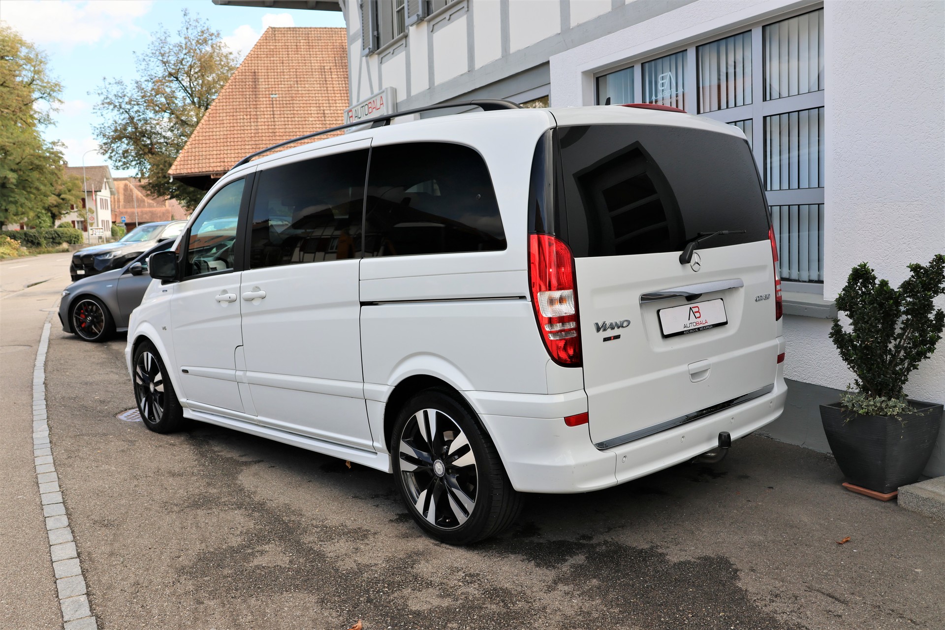 MERCEDES-BENZ Viano 3.0 CDI Blue Eff. Grand Ed. Avantgarde A (CH) + 2.5T AHK-image-6