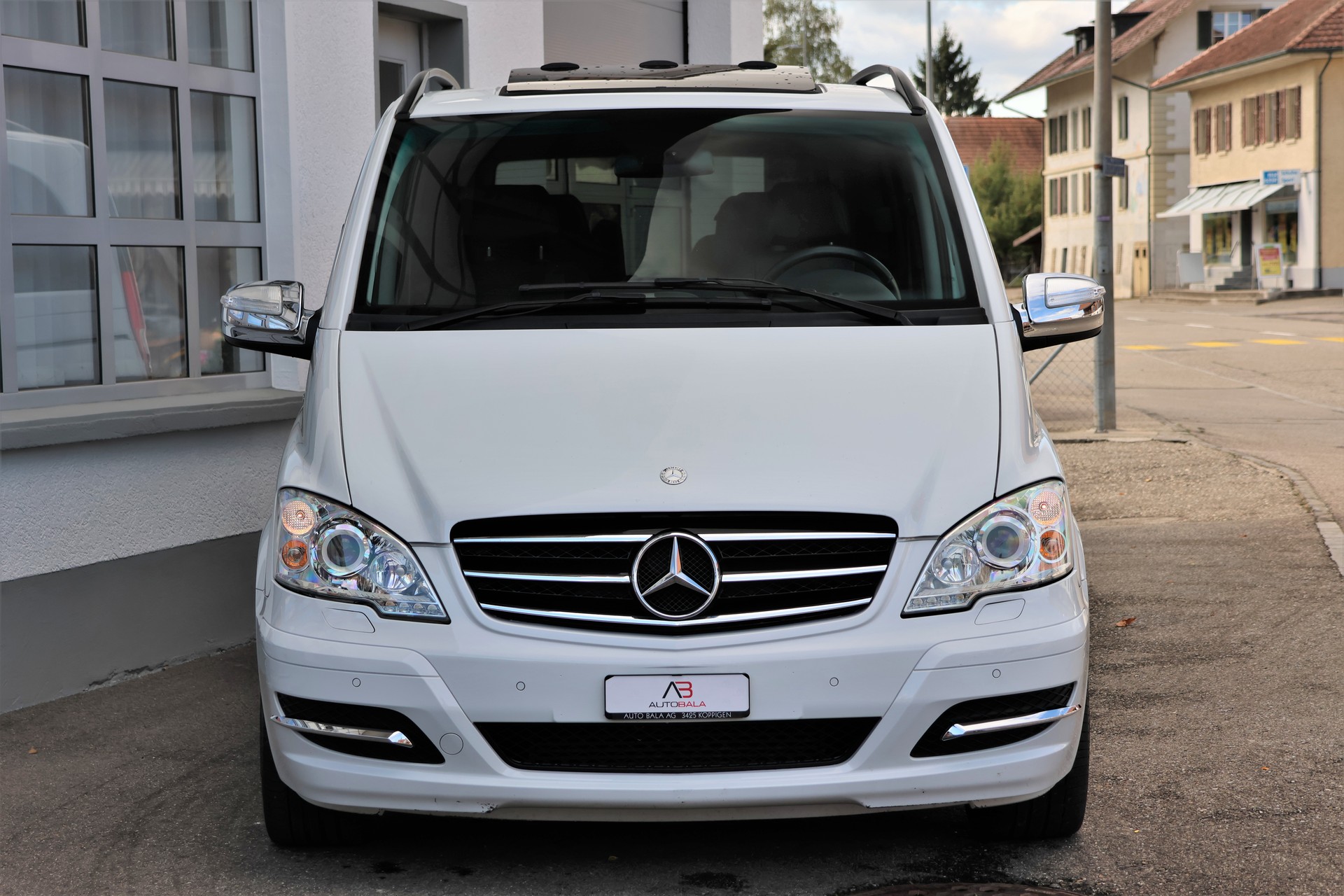 MERCEDES-BENZ Viano 3.0 CDI Blue Eff. Grand Ed. Avantgarde A (CH) + 2.5T AHK-image-1